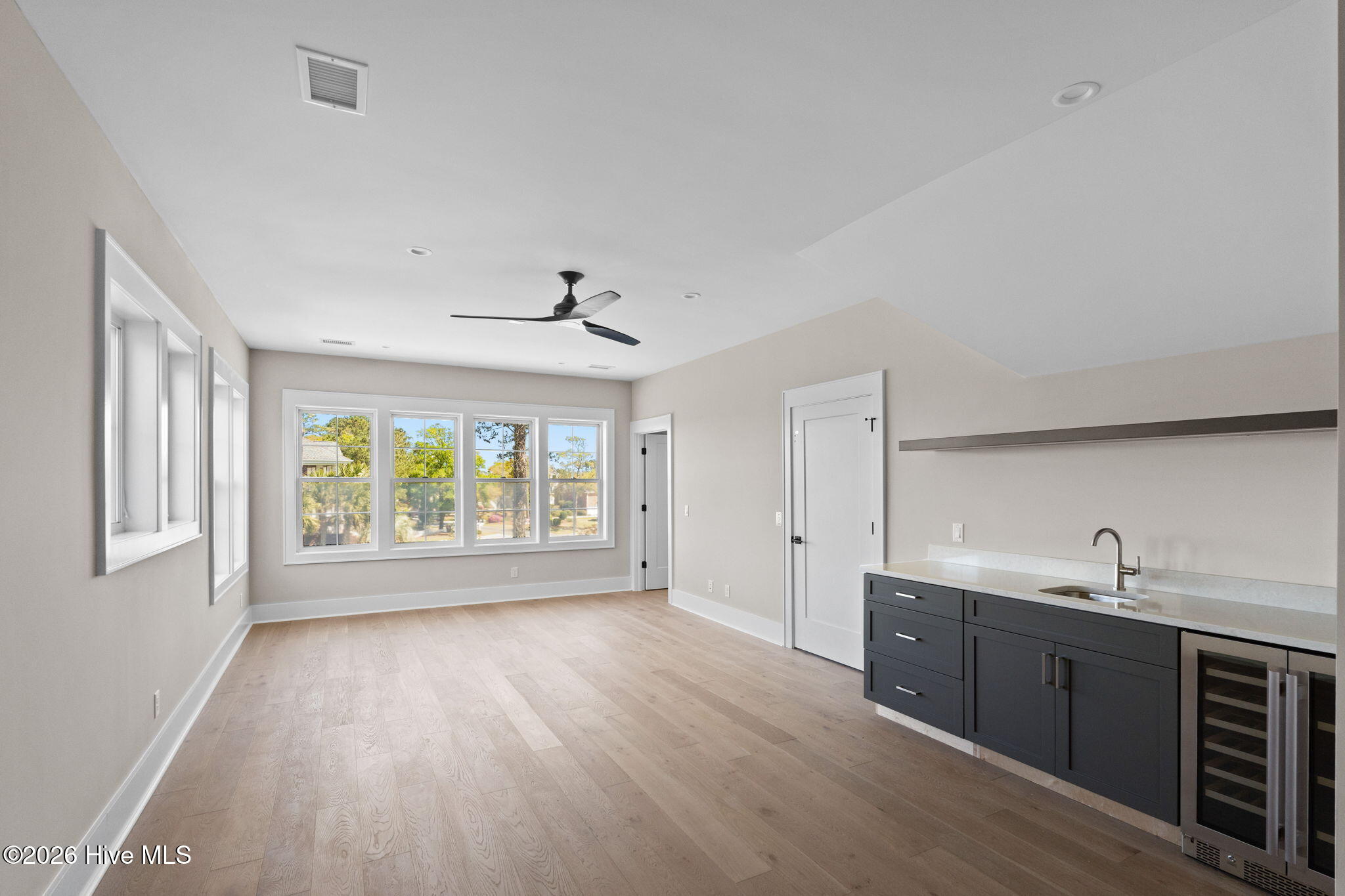 100536610 | Photo 28