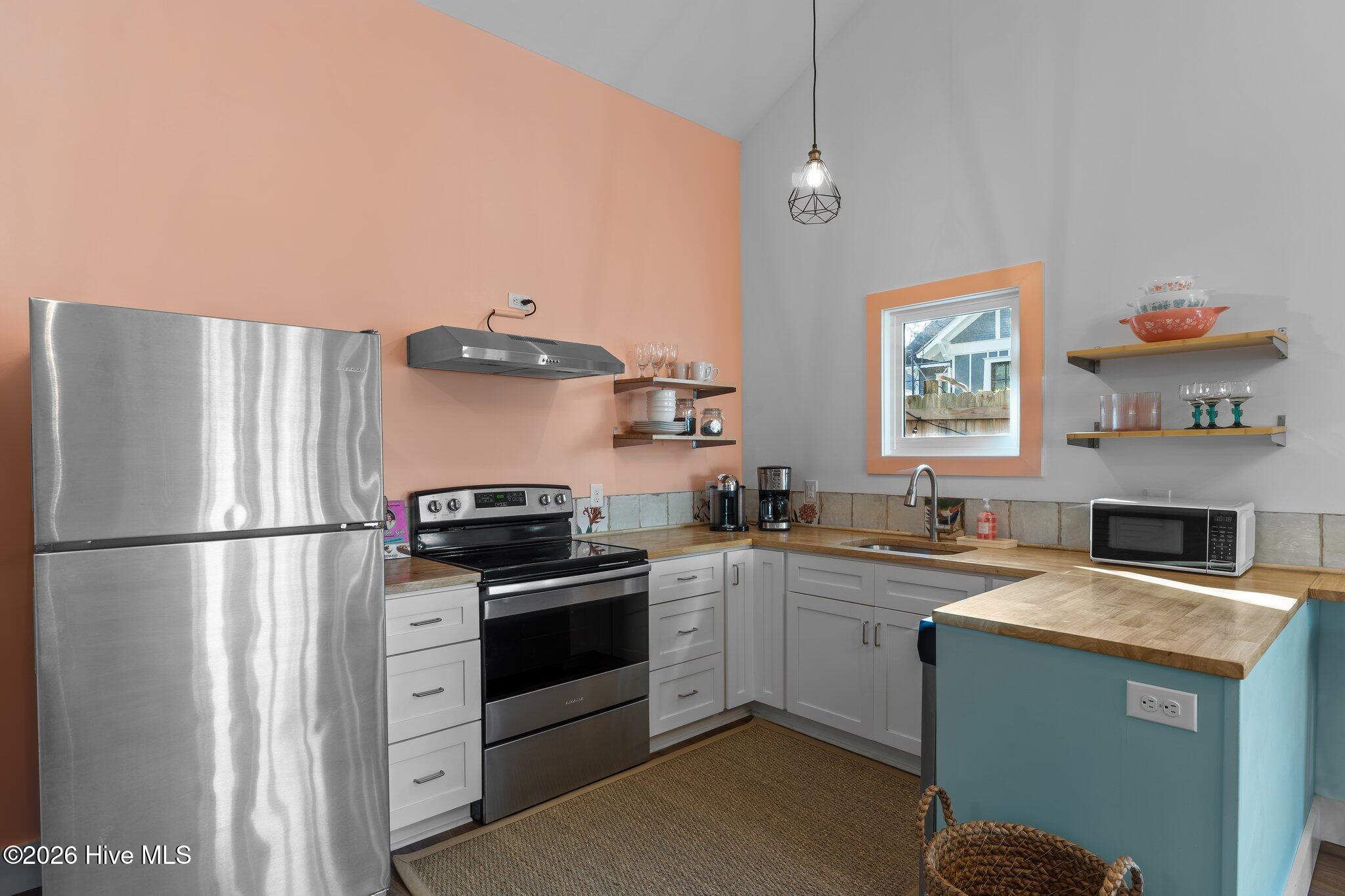 100566277 | Photo 42