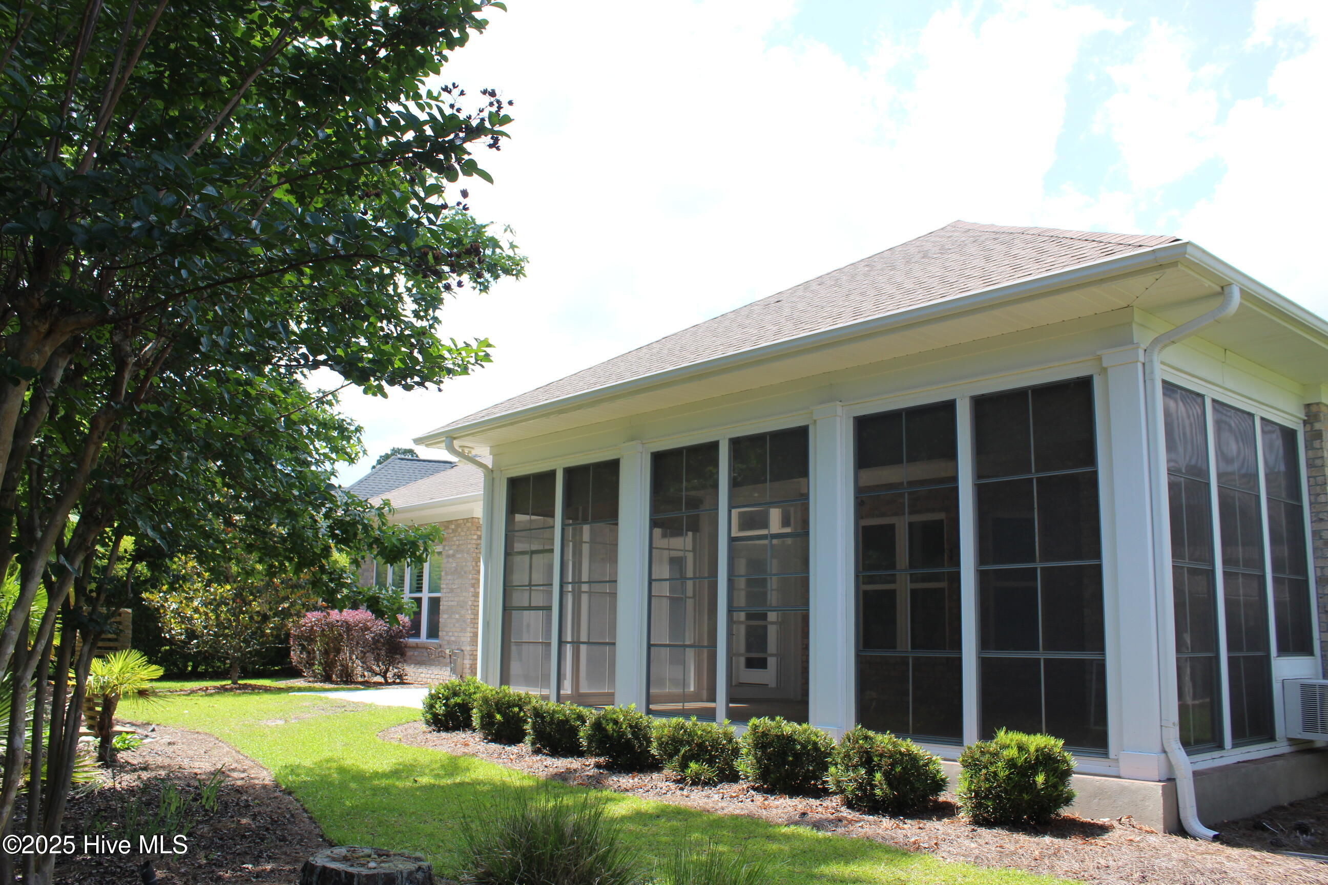 100481960 | Photo 25