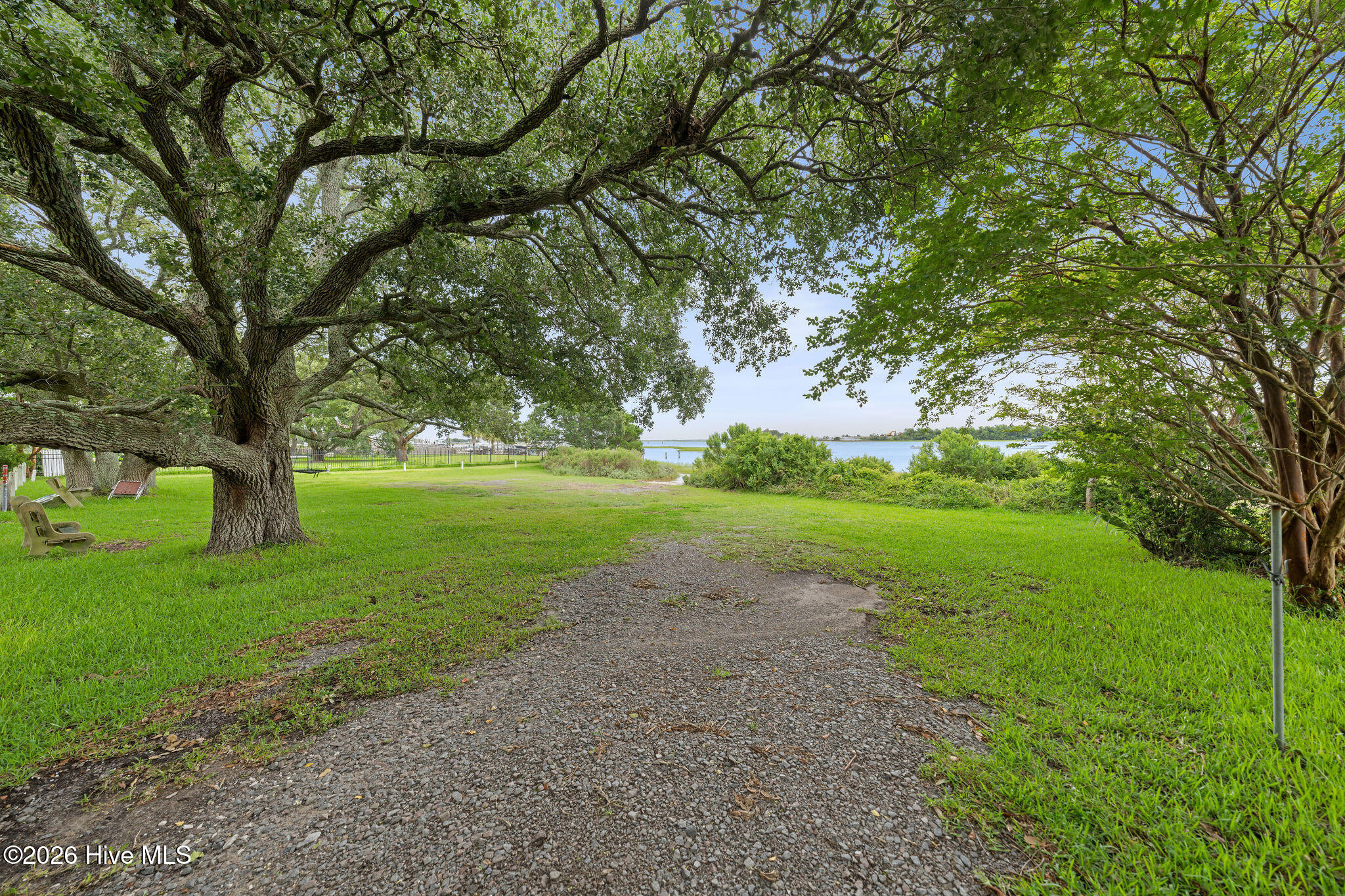 100570539 | Photo 51