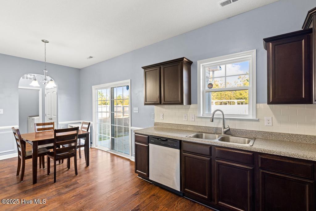 100546440 | Photo 14