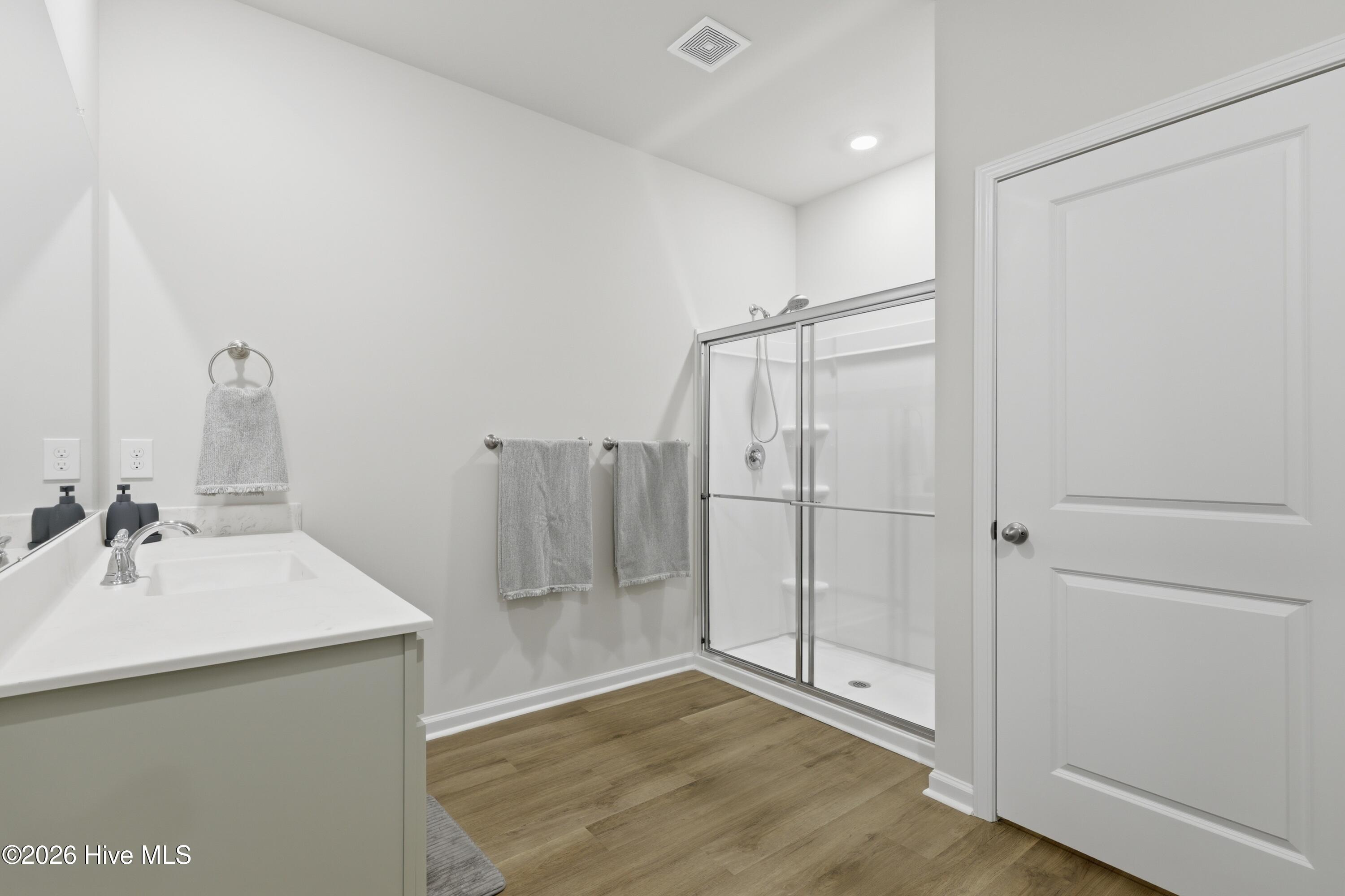 100564310 | Photo 35