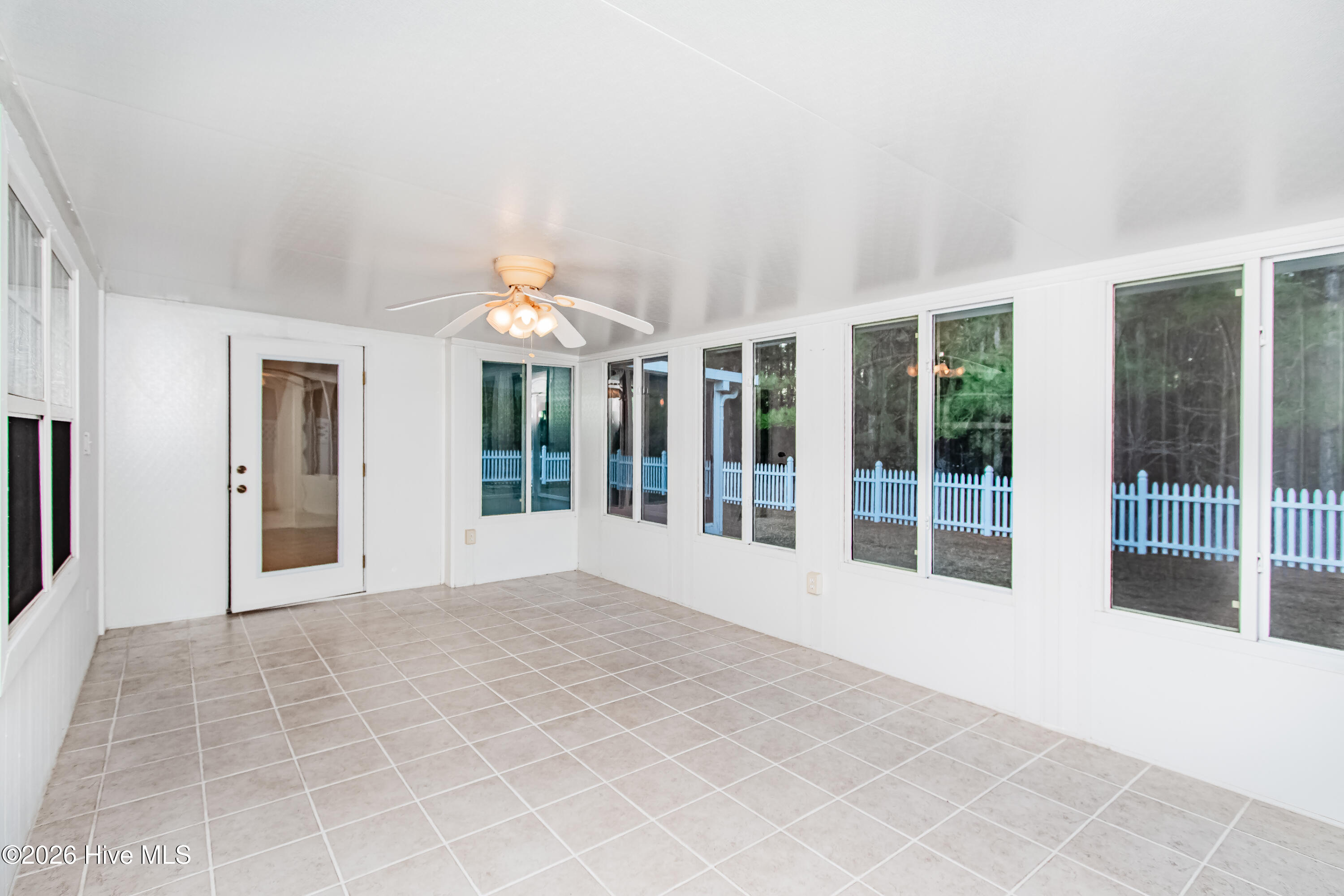 100547548 | Photo 14