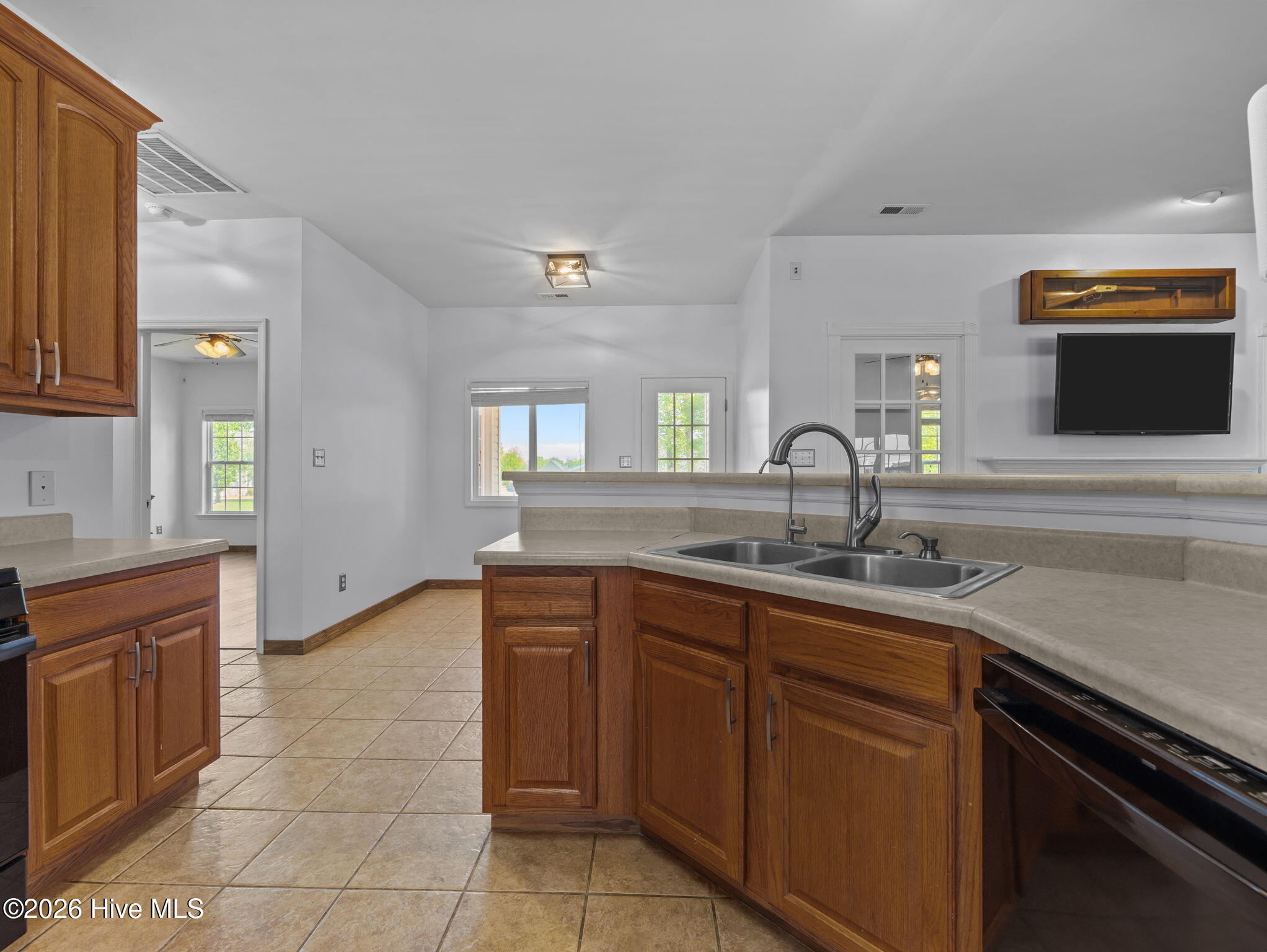 100567652 | Photo 15