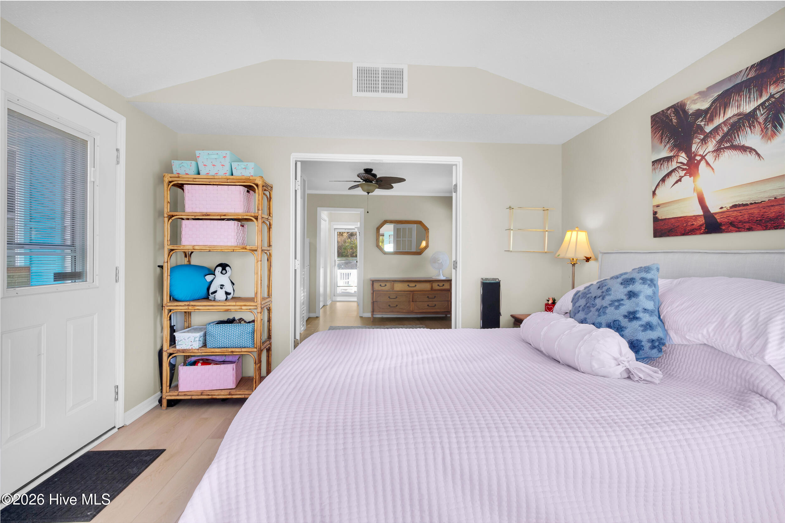 100560097 | Photo 20