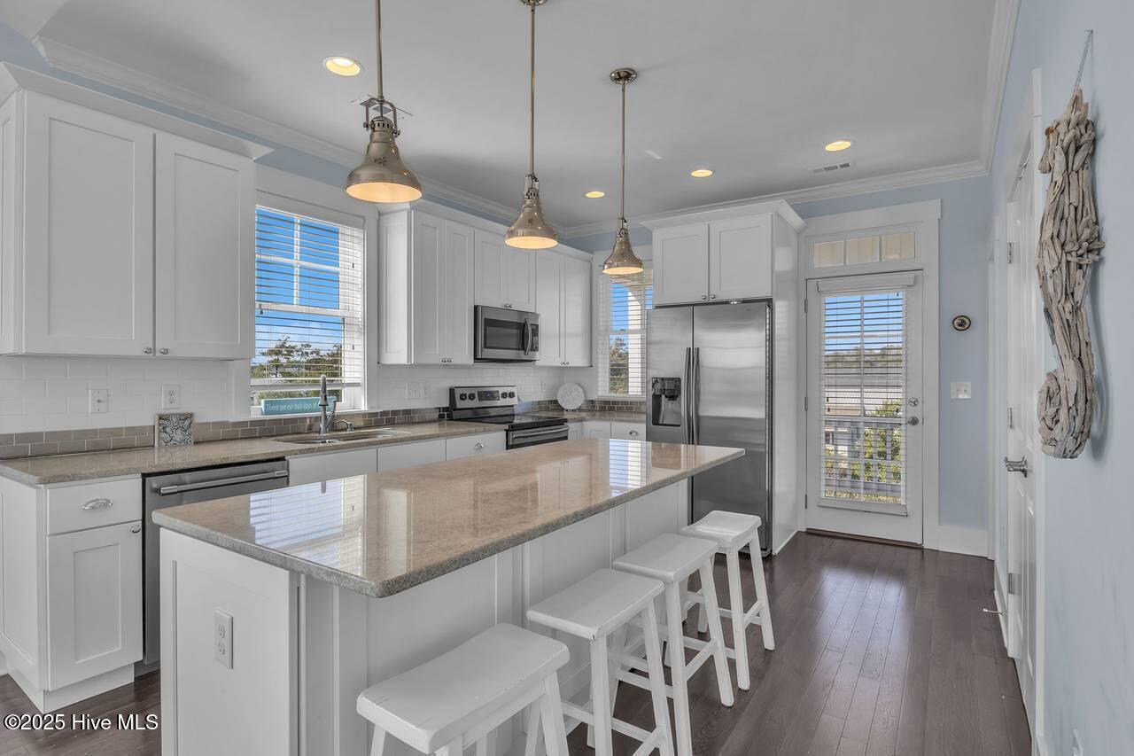 100543948 | Photo 16