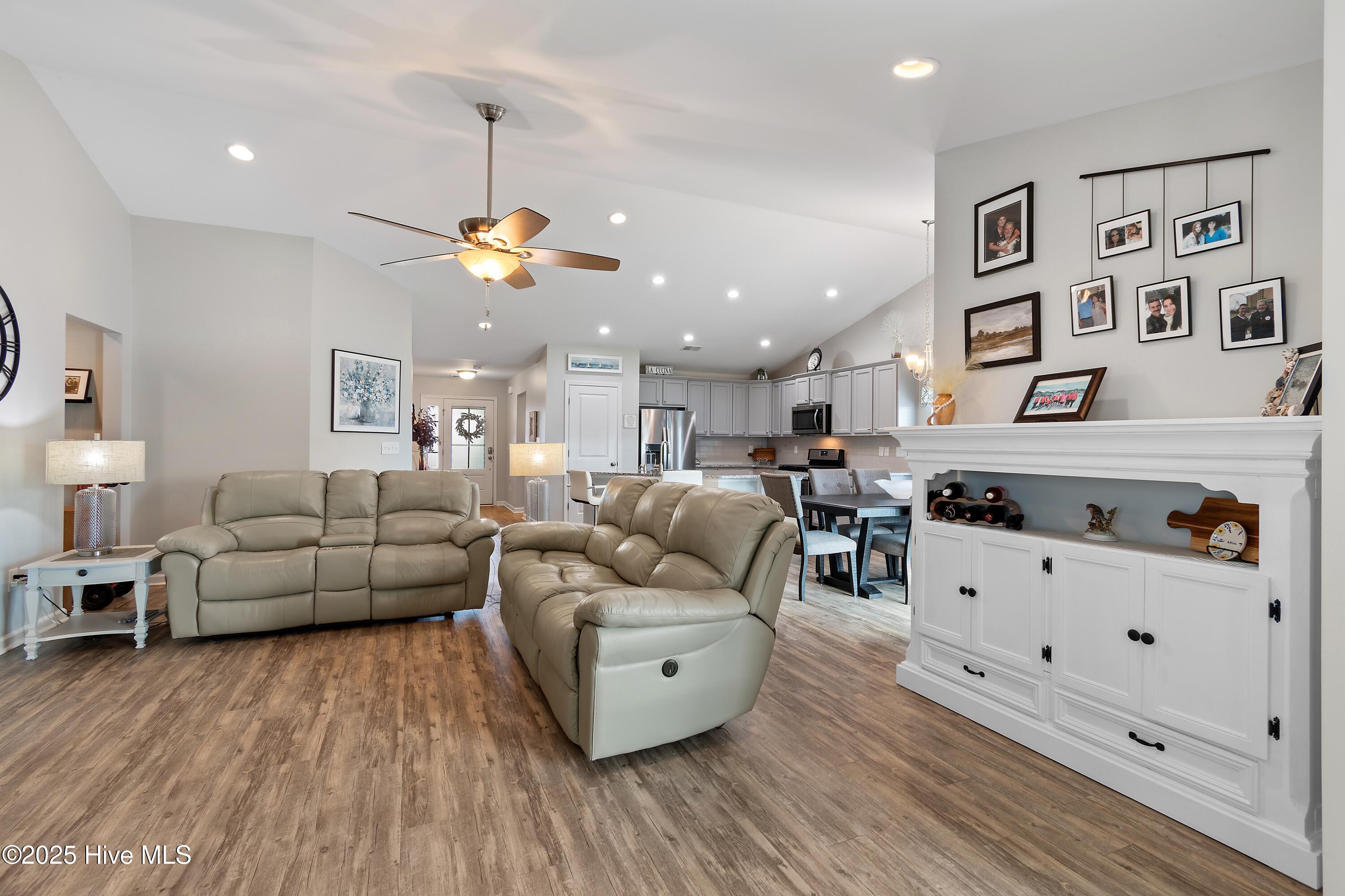 100535031 | Photo 22