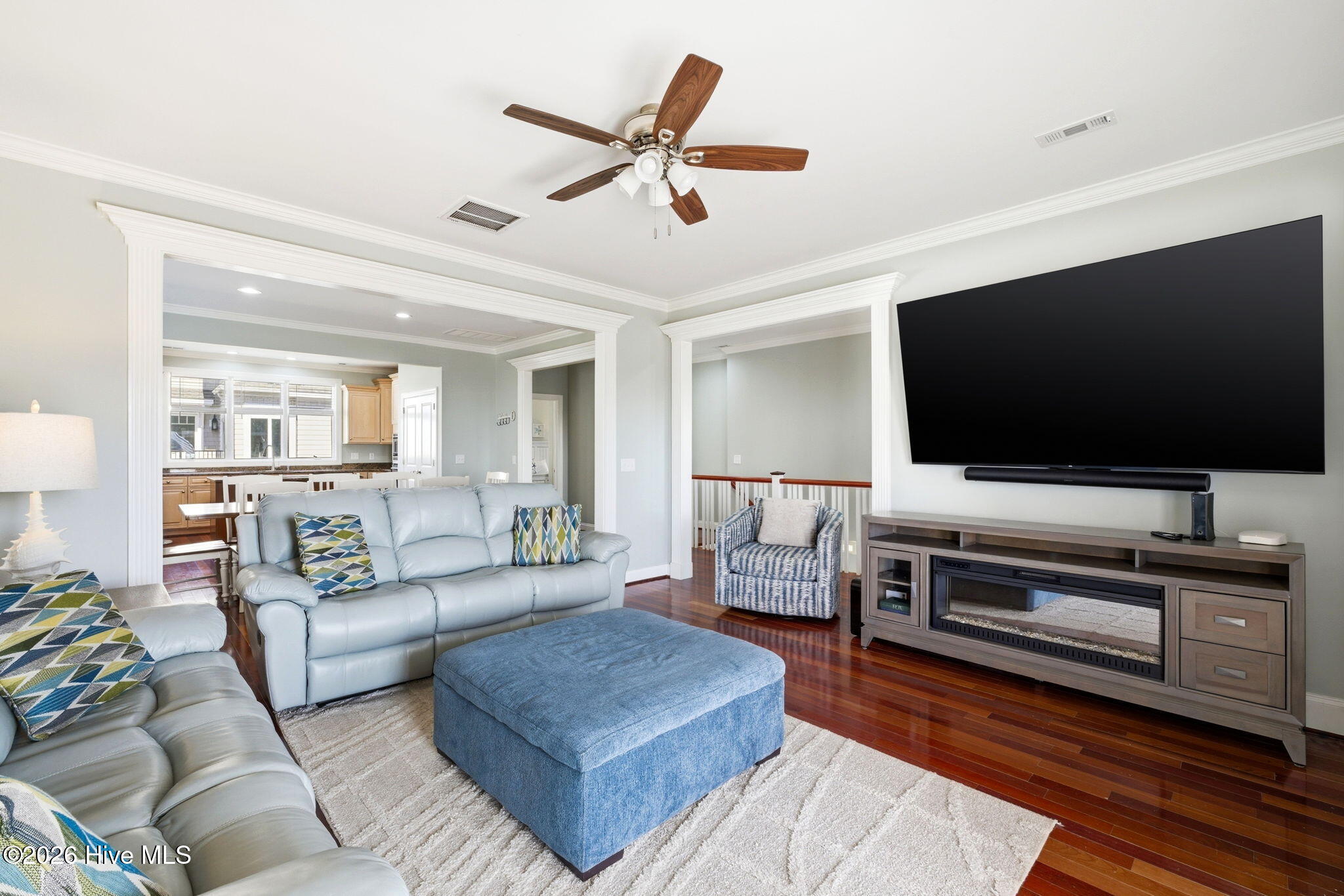 100559880 | Photo 12