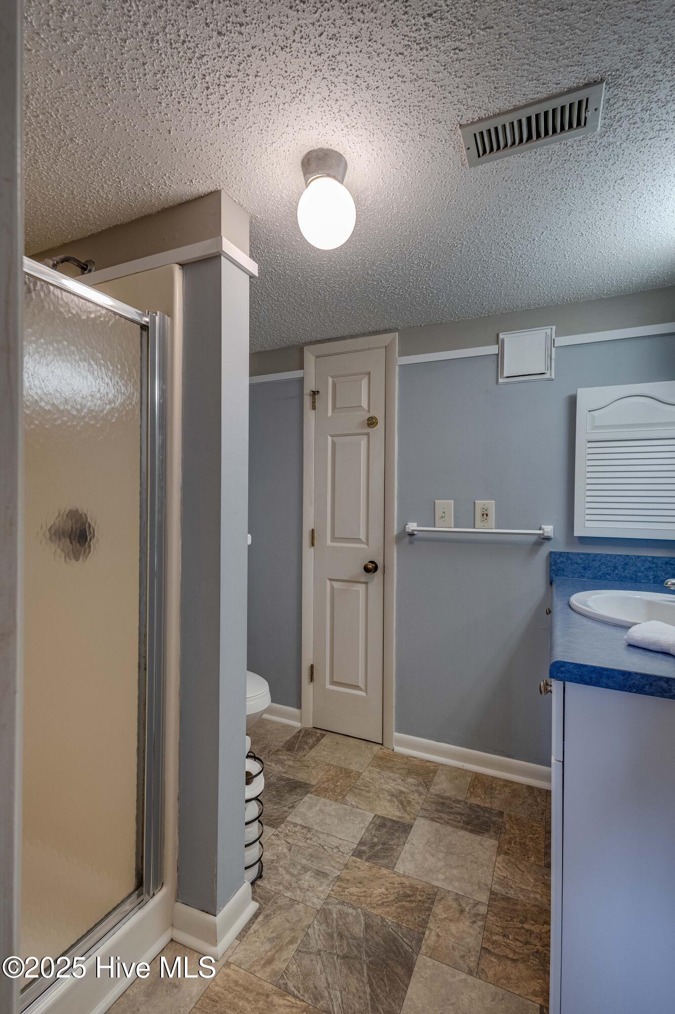 100494950 | Photo 25