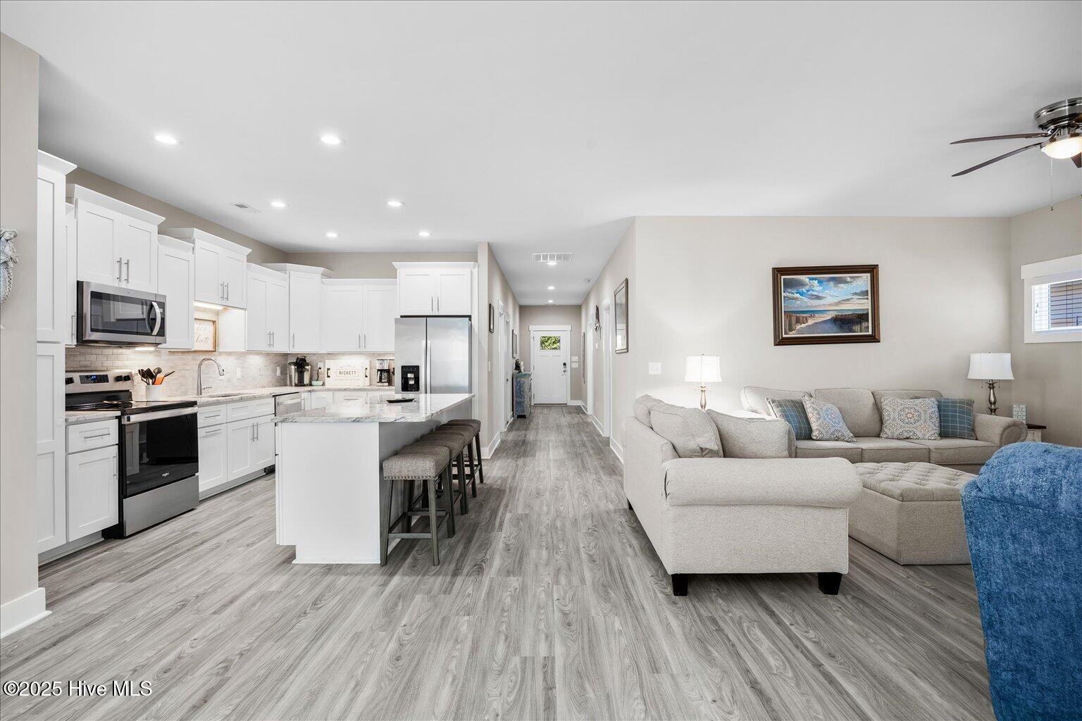 100528541 | Photo 24