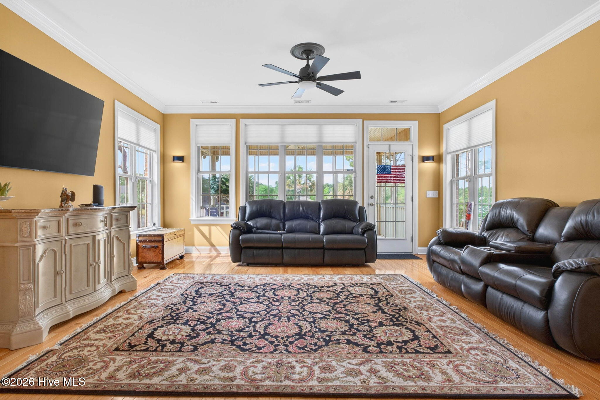 100569405 | Photo 24