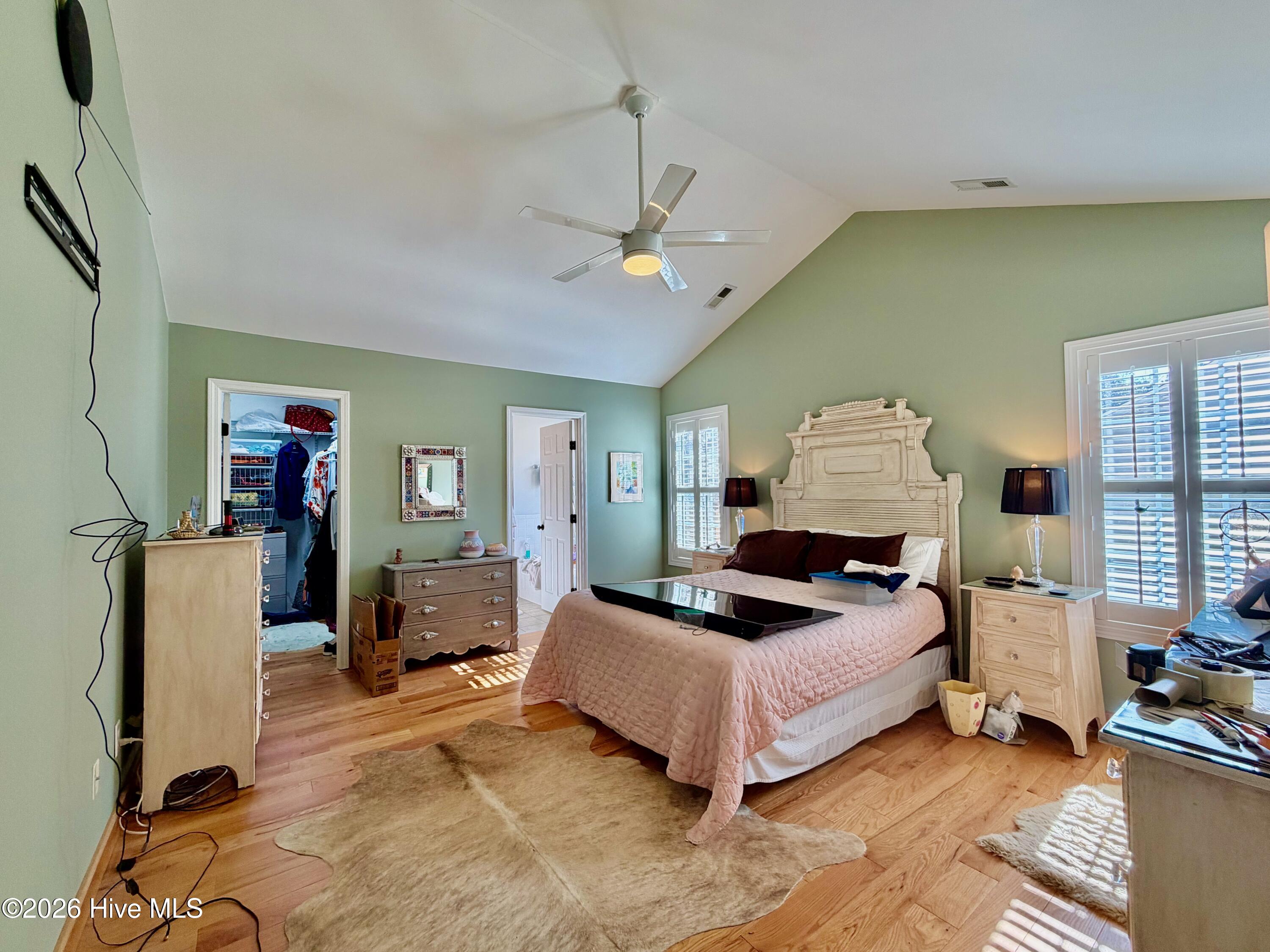 100553297 | Photo 33