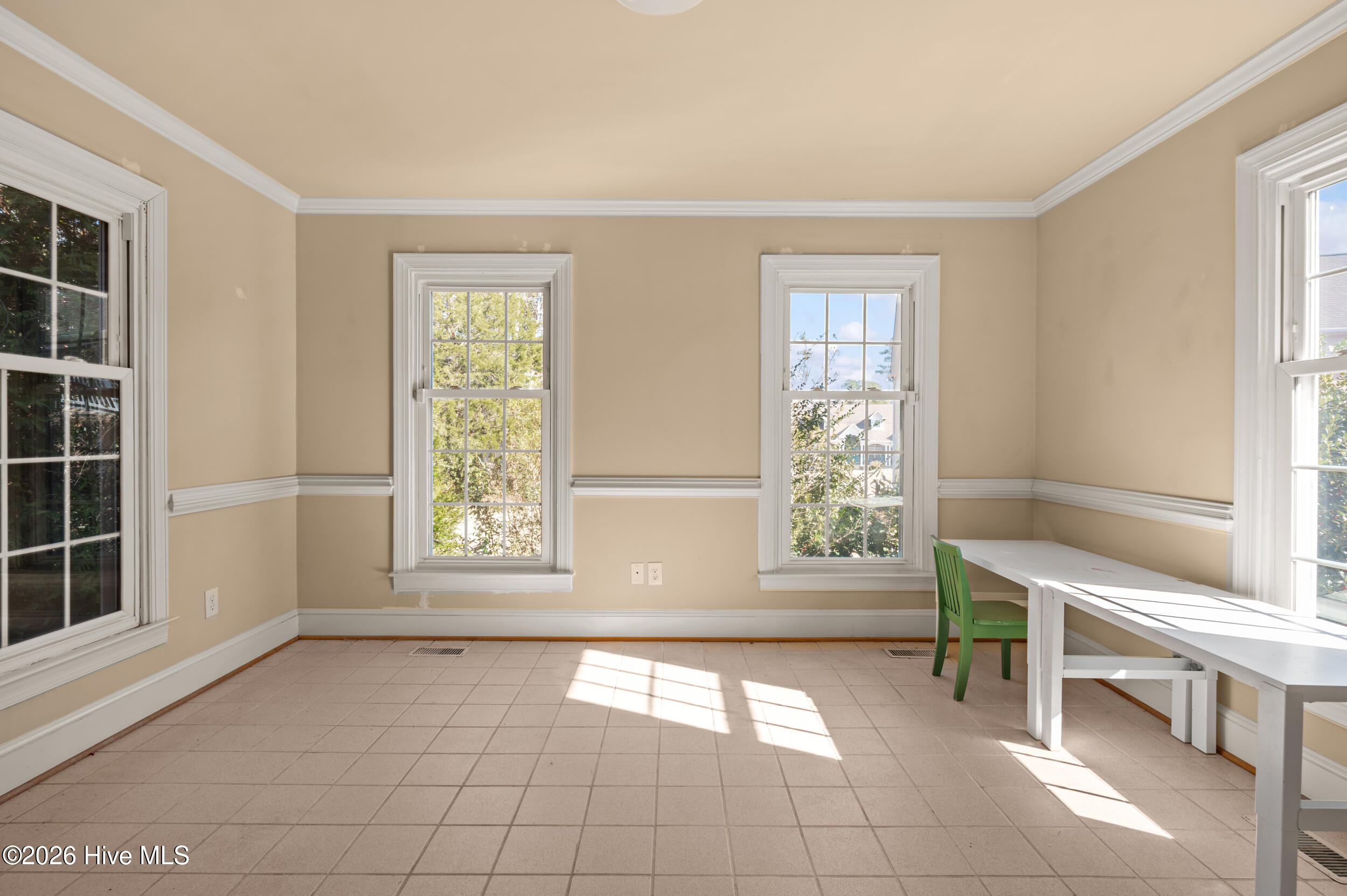 100554057 | Photo 13