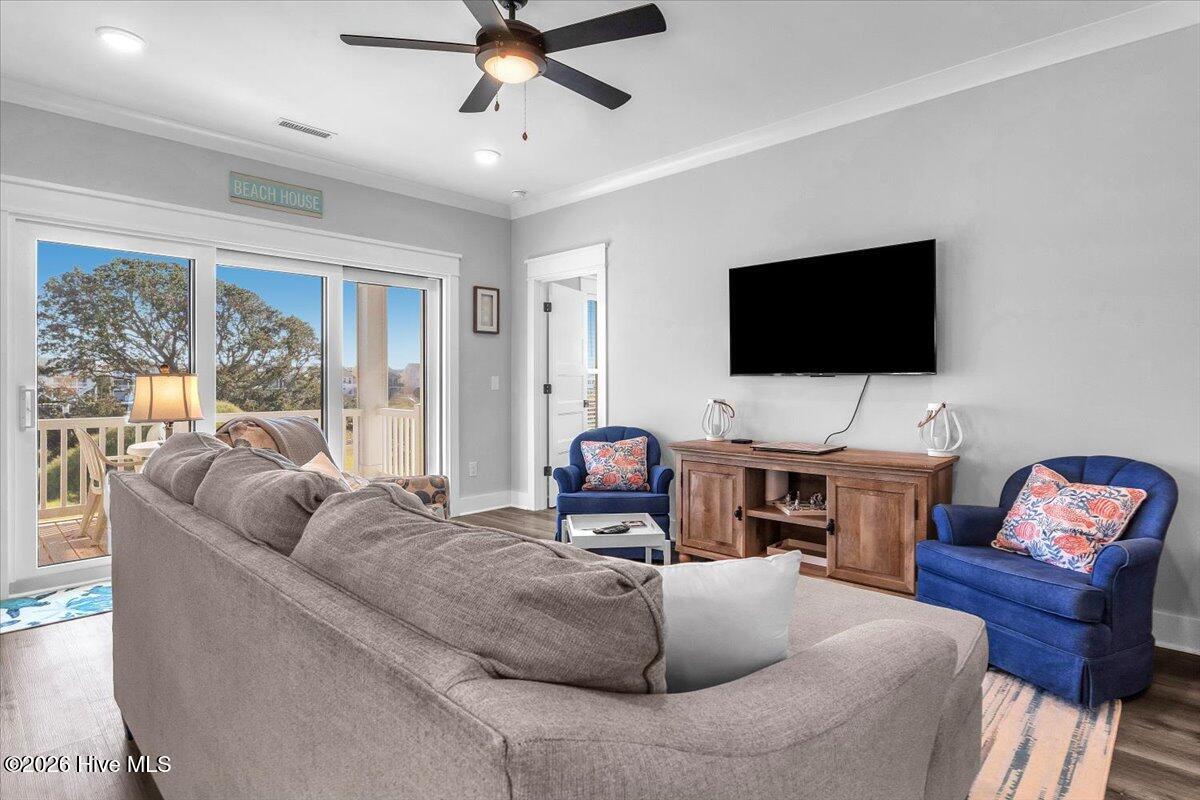 100565716 | Photo 25