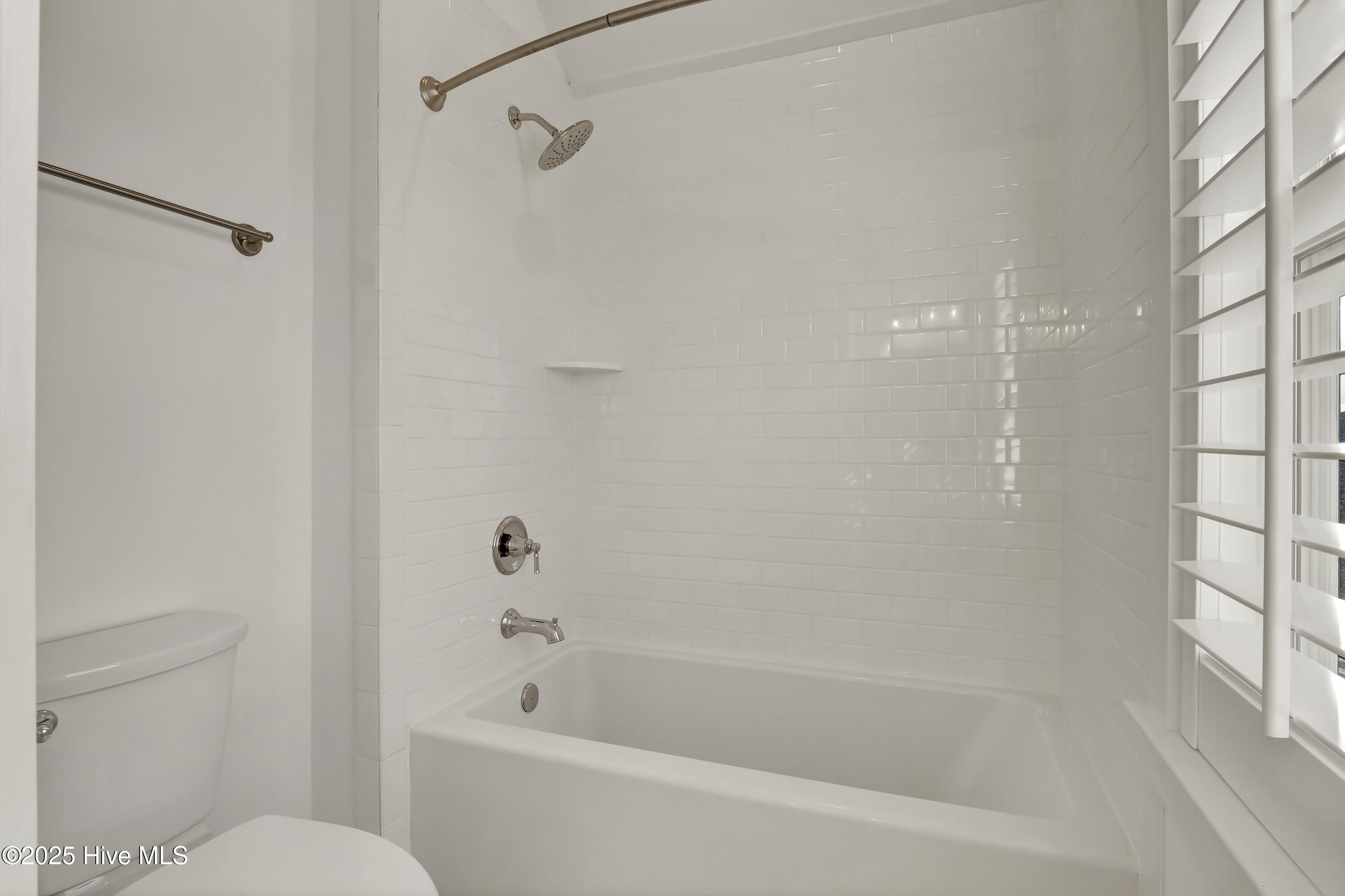 100518047 | Photo 35