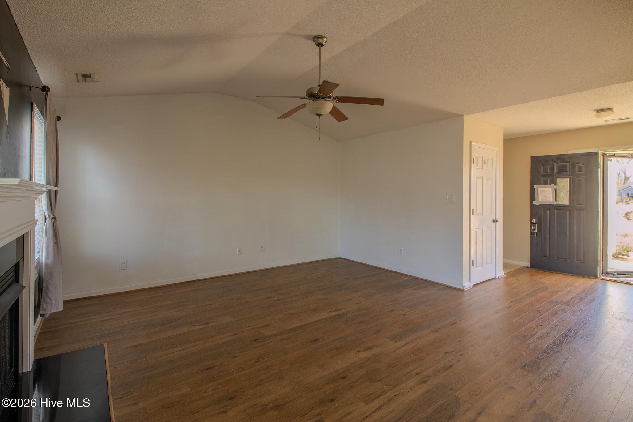 100549051 | Photo 12