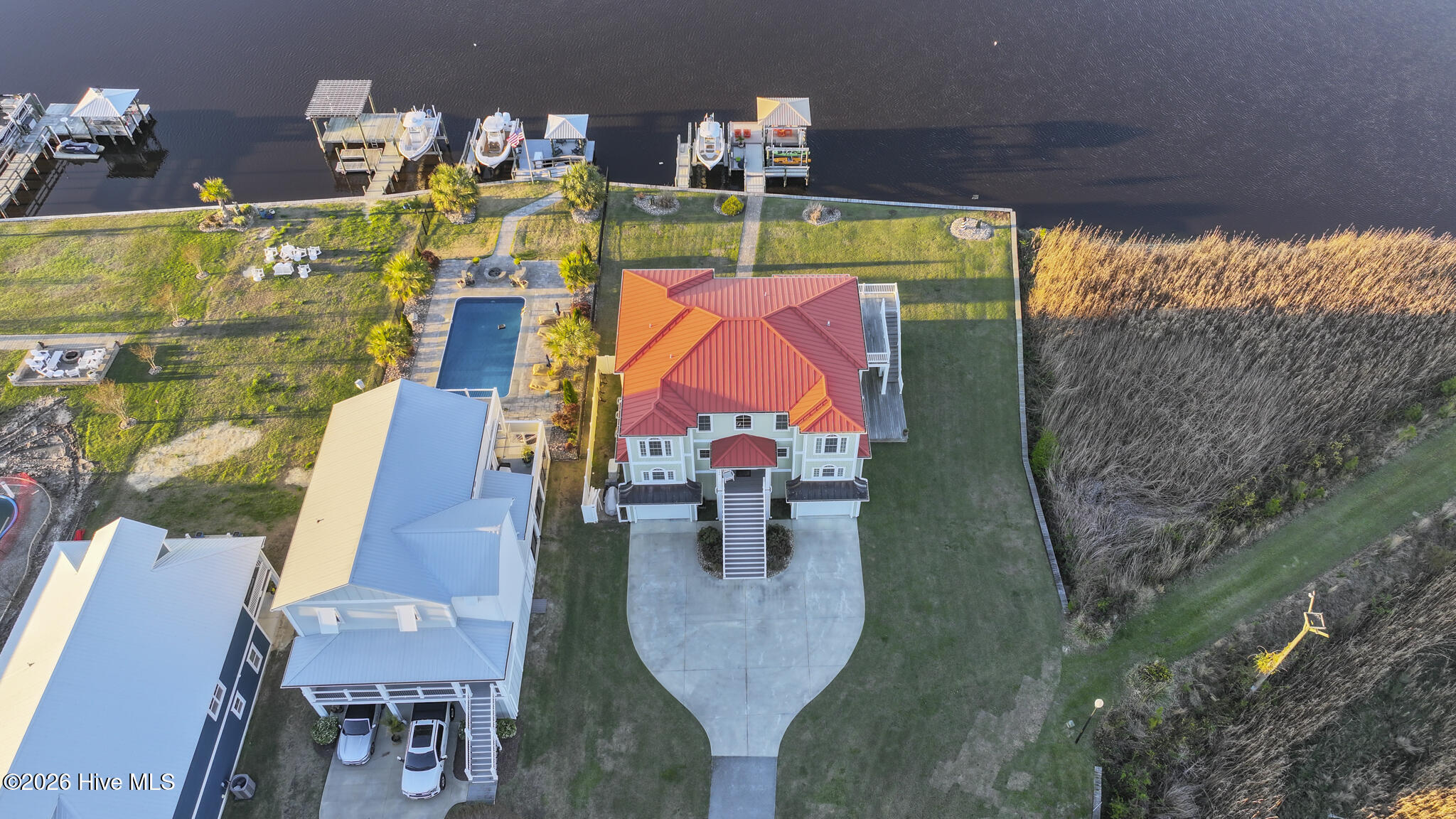 100564297 | Photo 56