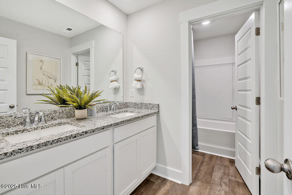 100542723 | Photo 26