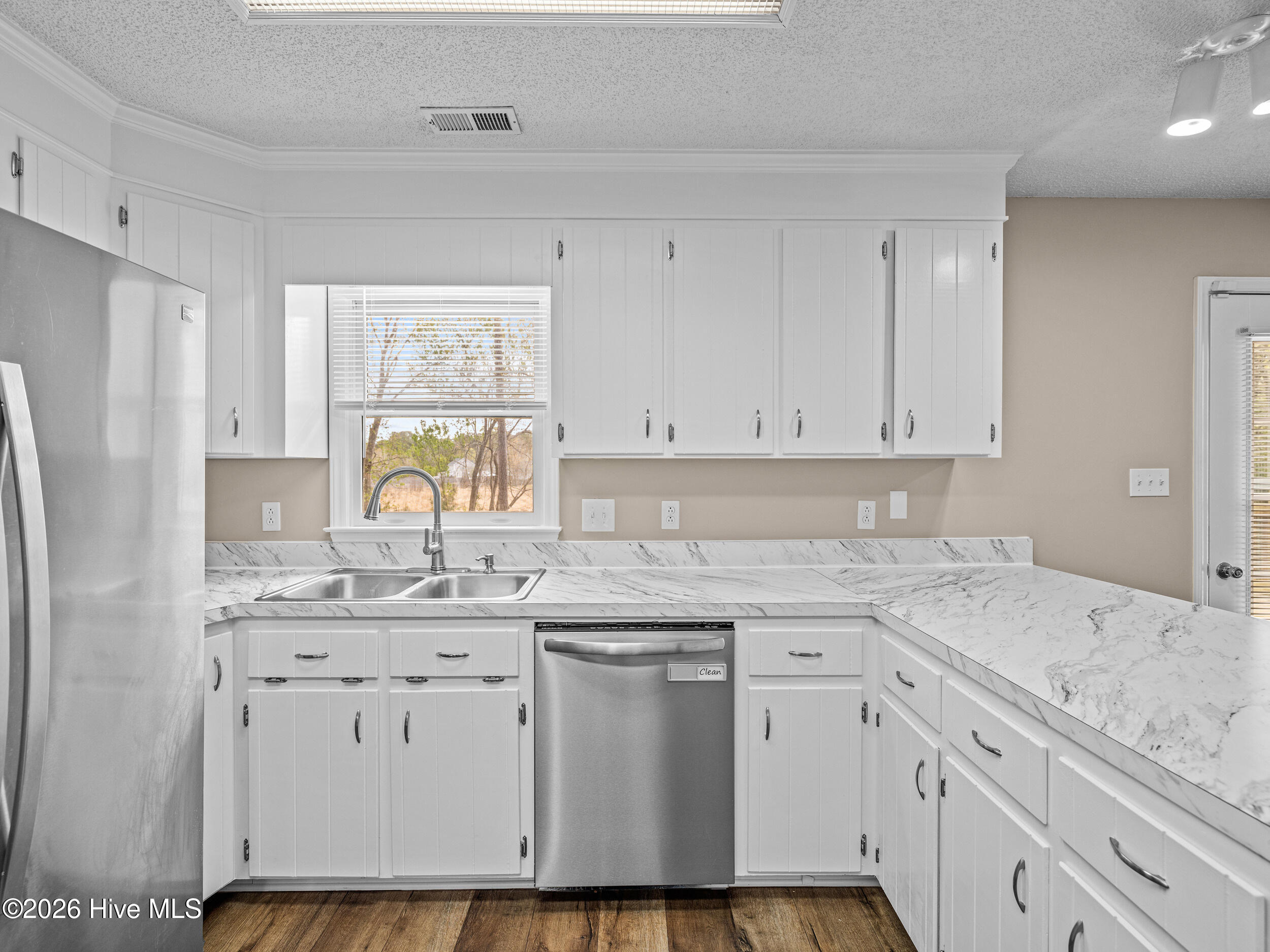 100564987 | Photo 17