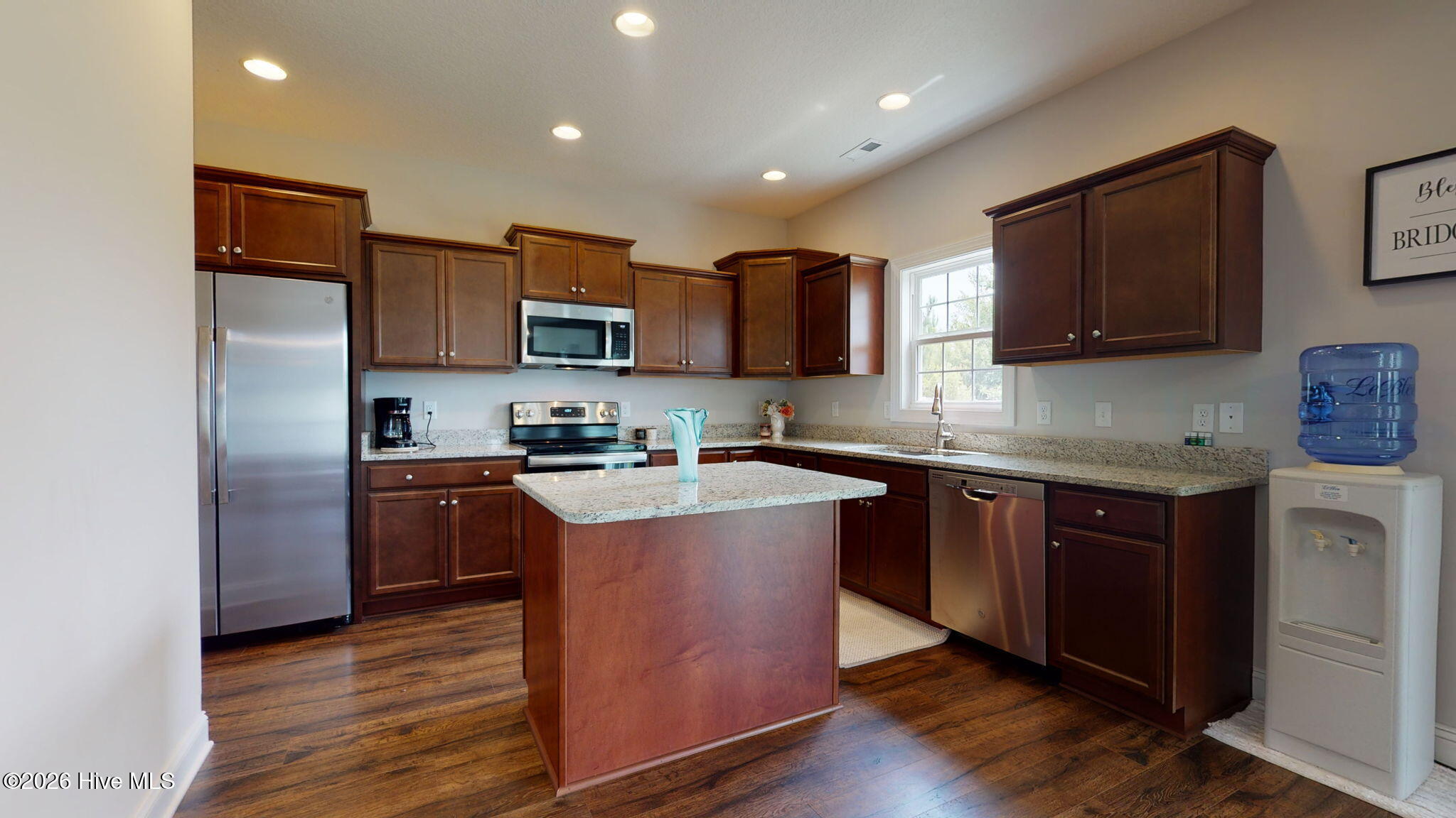 100558760 | Photo 15