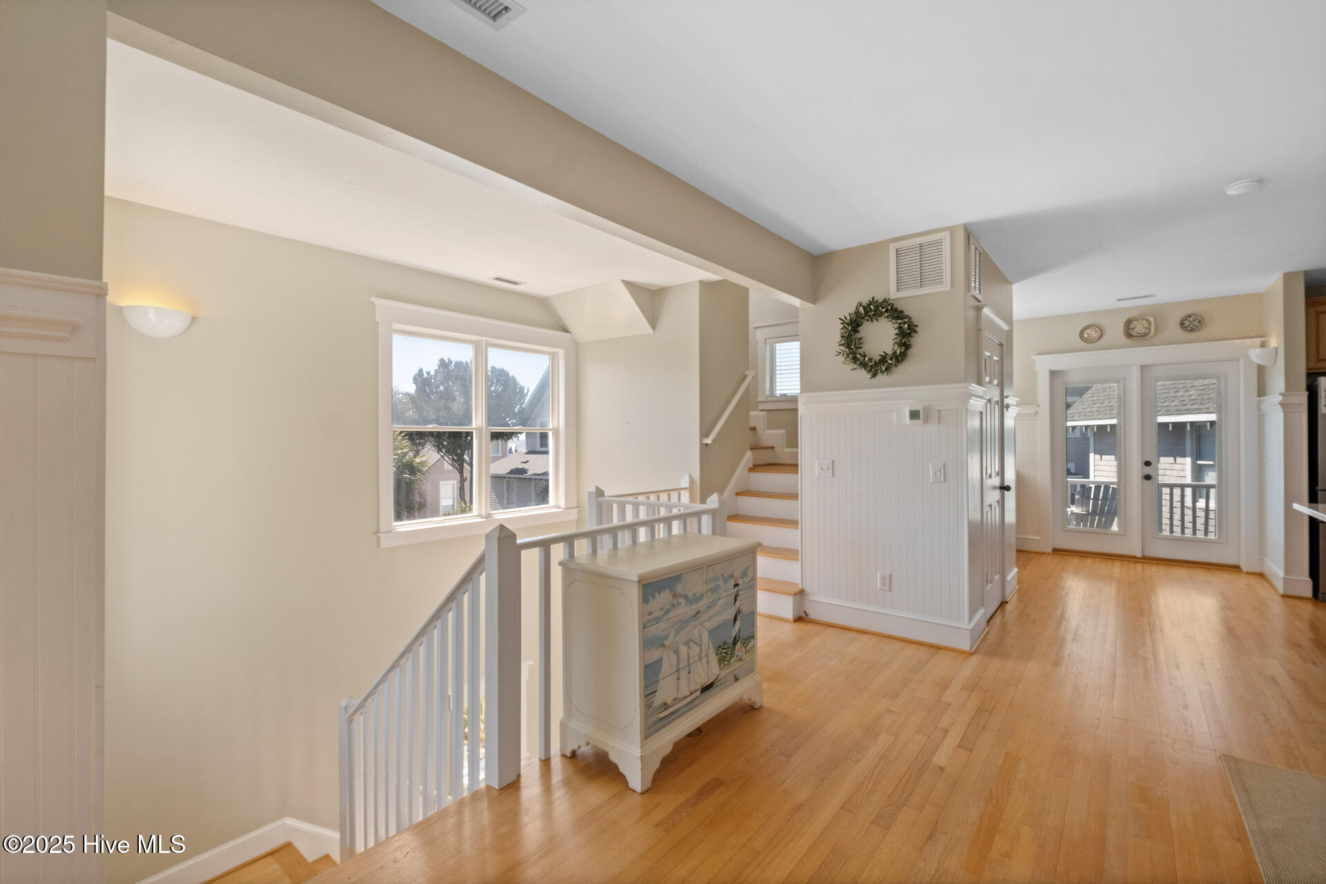 100493663 | Photo 11