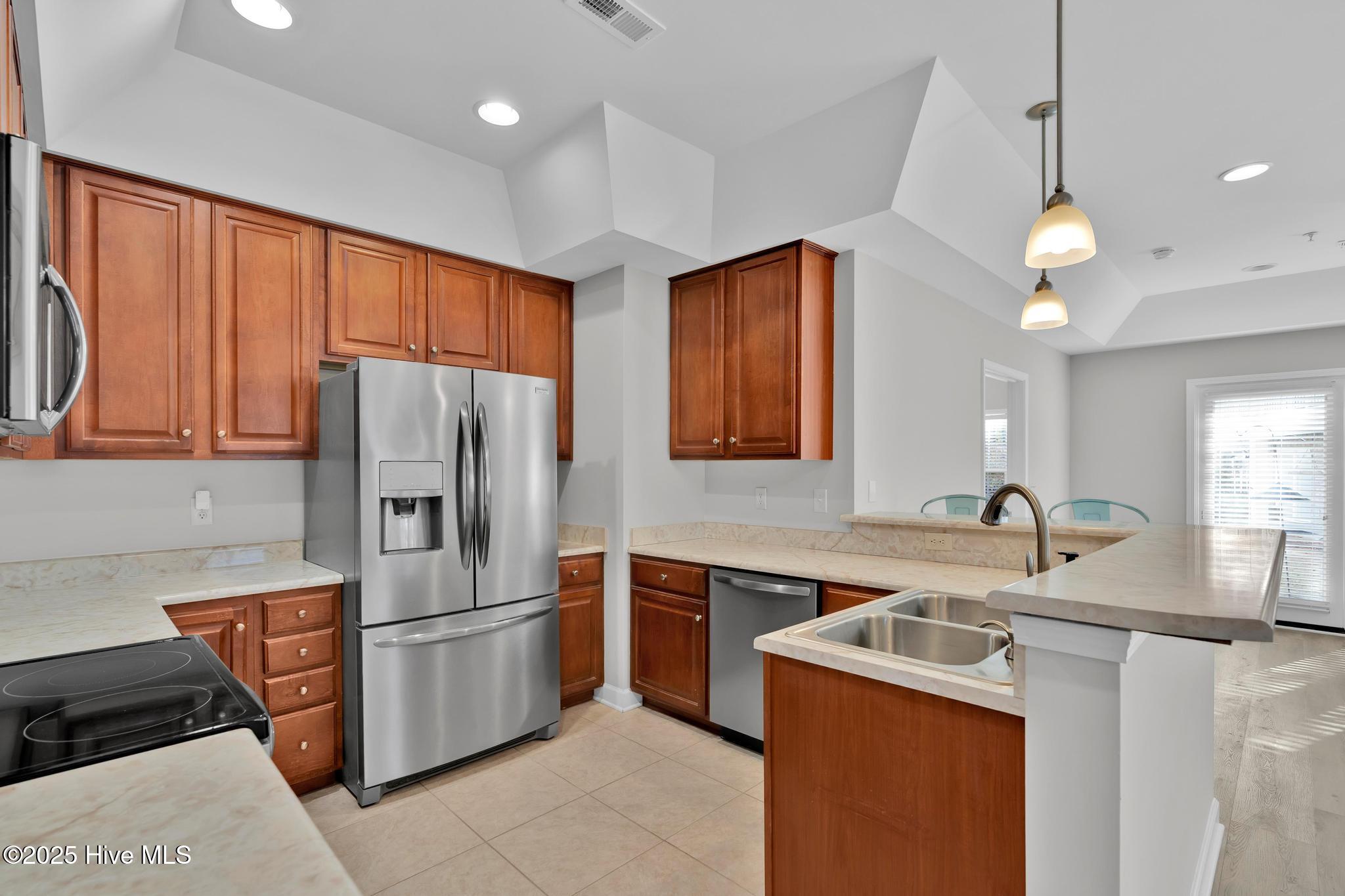 100545876 | Photo 15