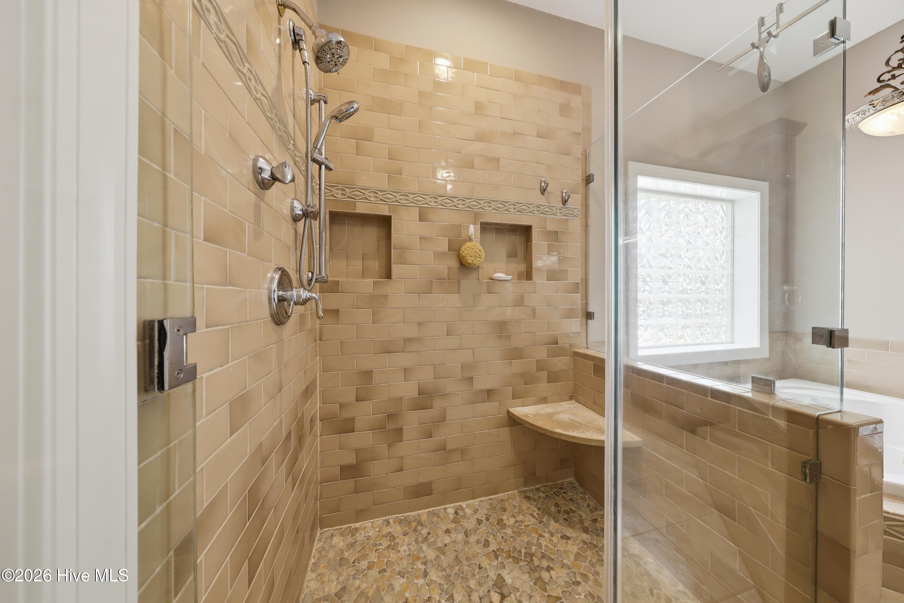 100558451 | Photo 33