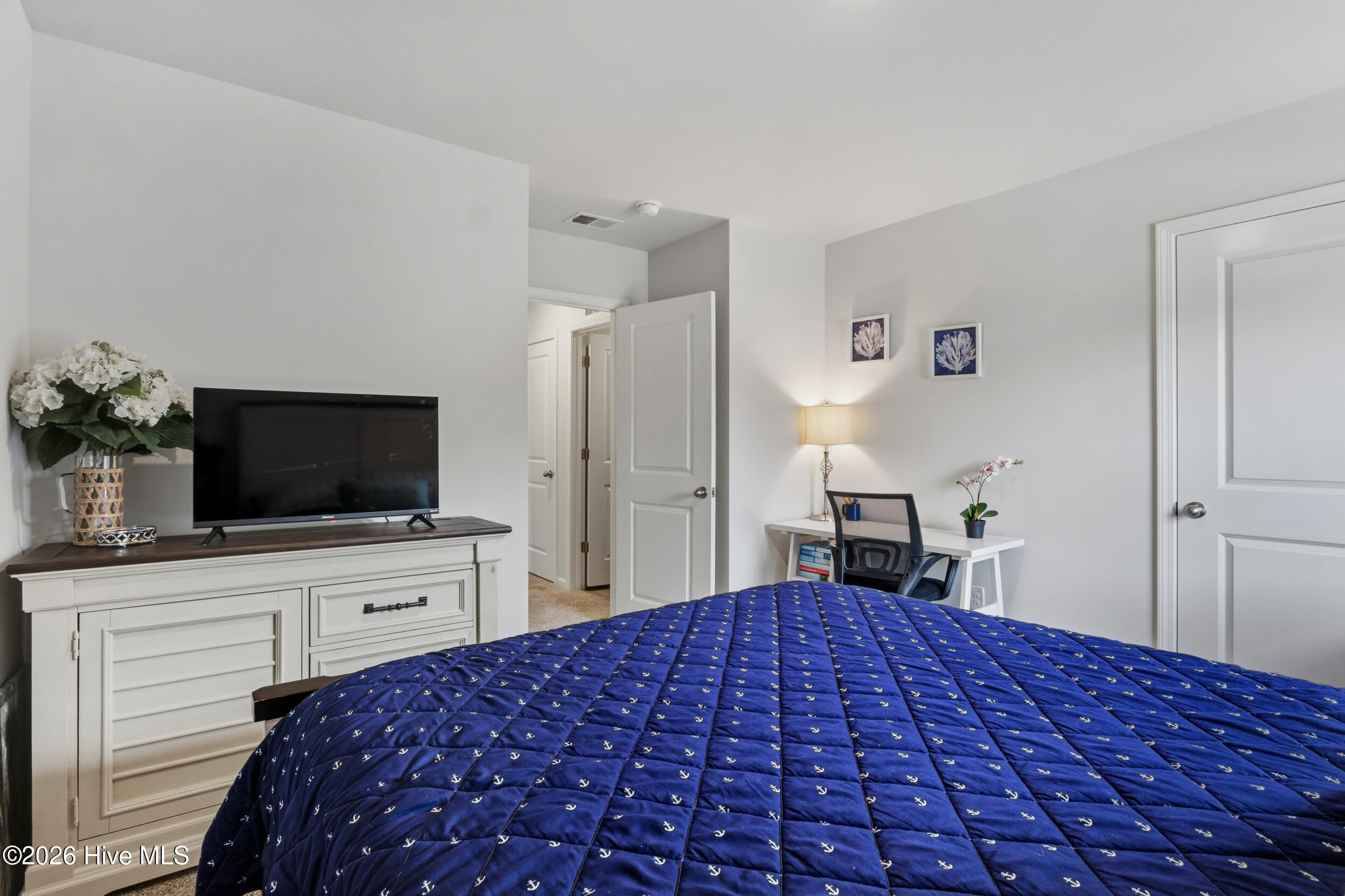 100558128 | Photo 25