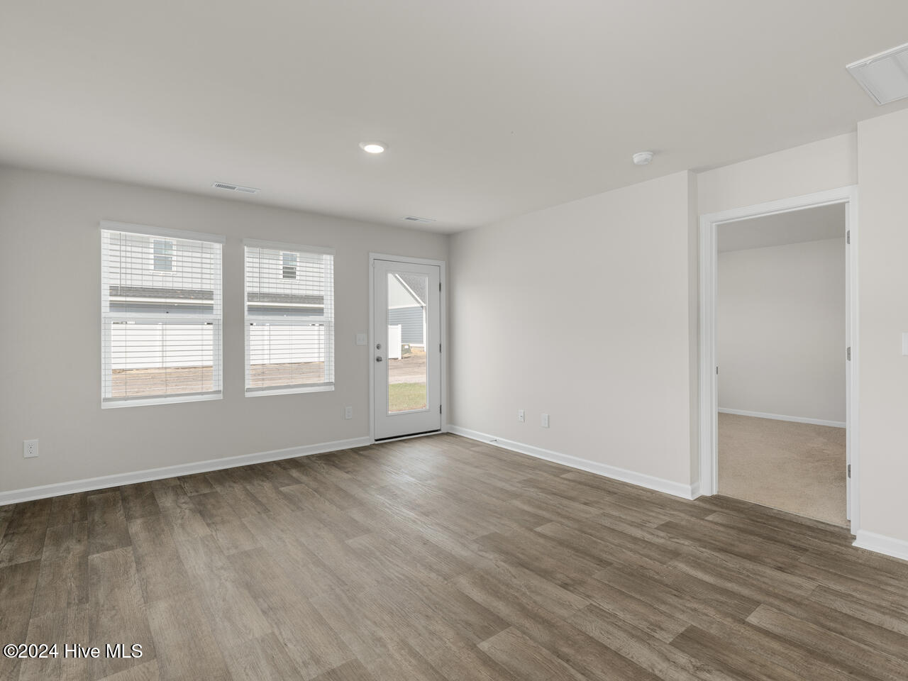 100536784 | Photo 15