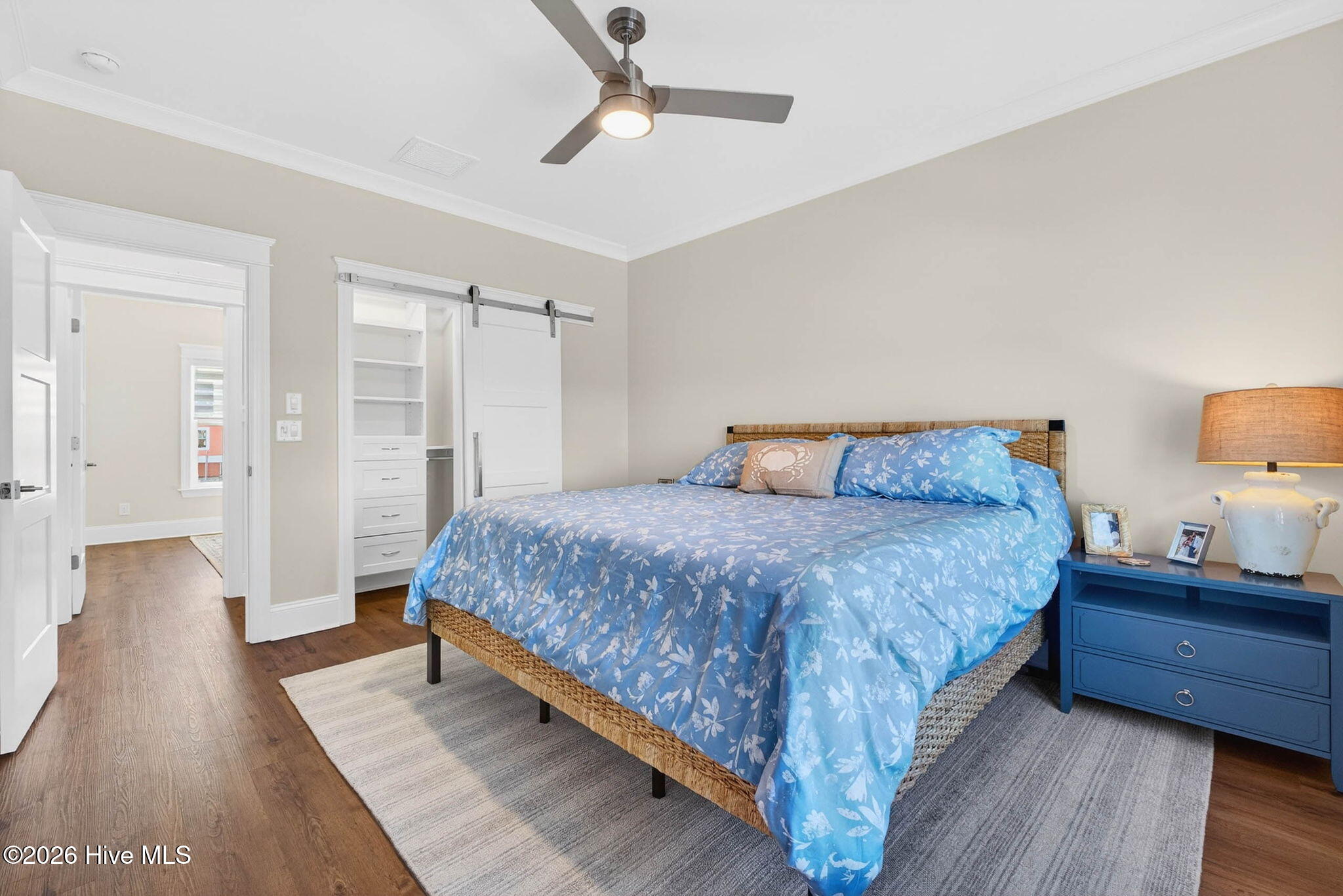 100561334 | Photo 49