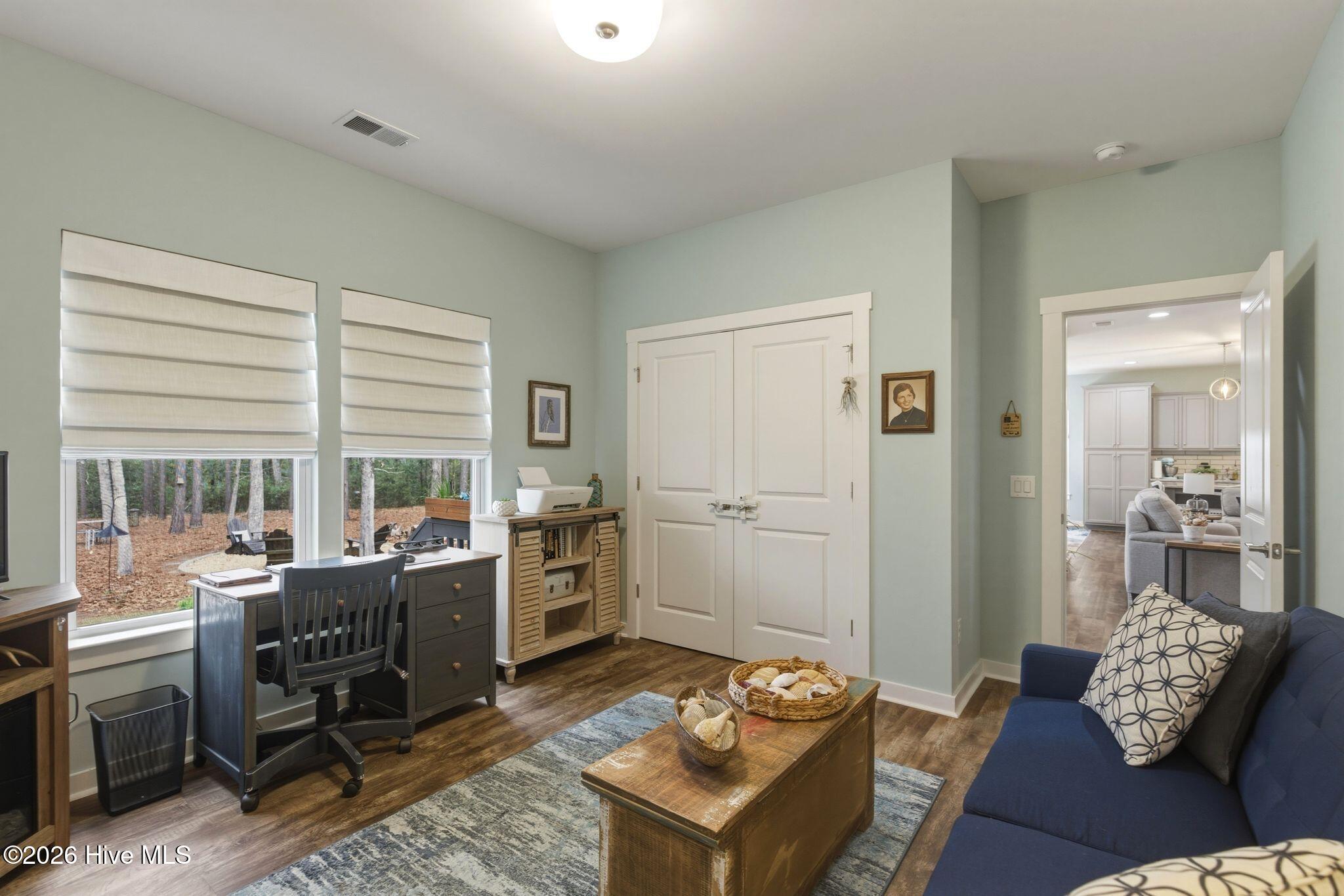 100560702 | Photo 46