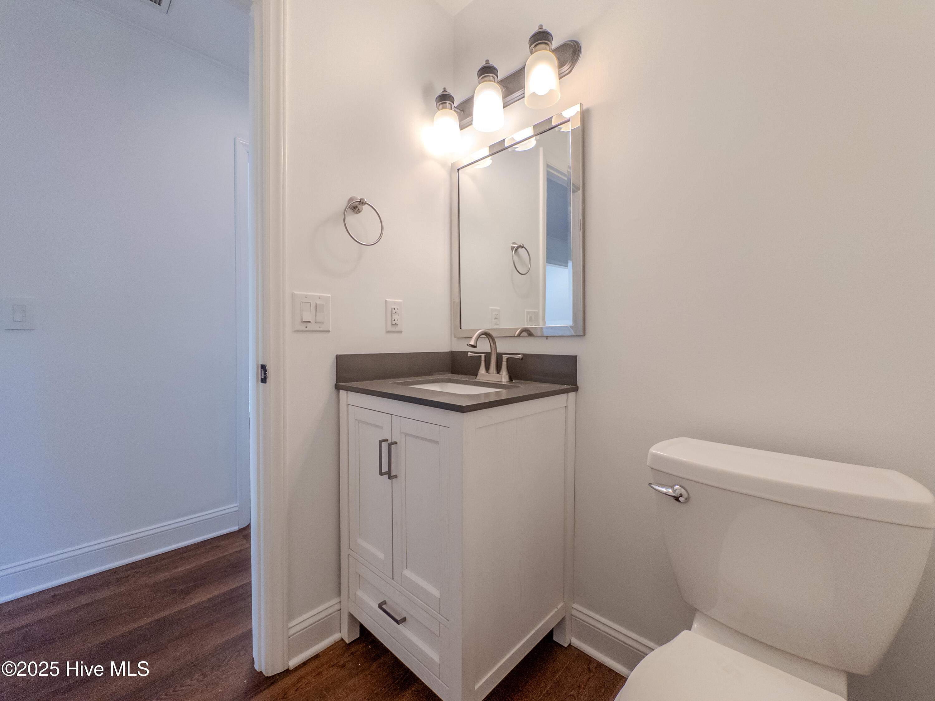 100546237 | Photo 40