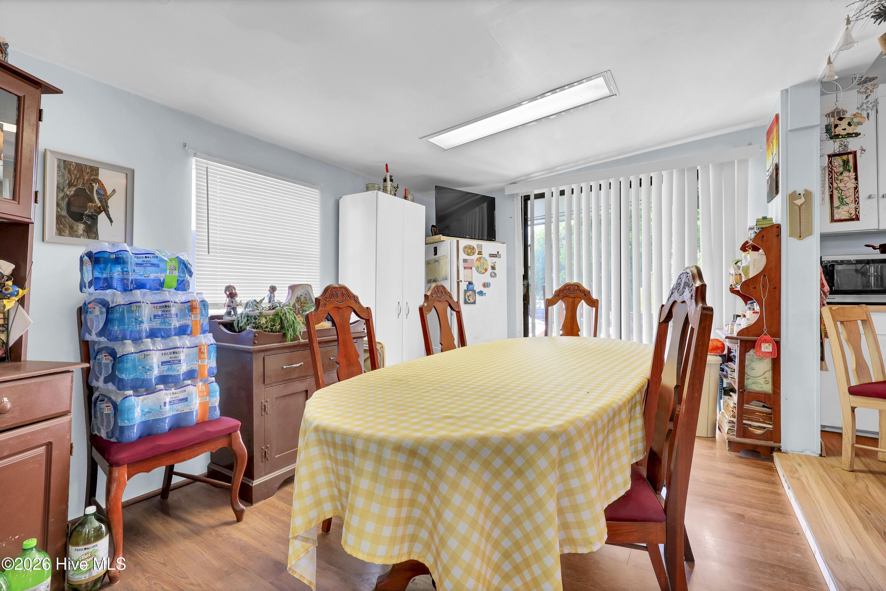 100569876 | Photo 23