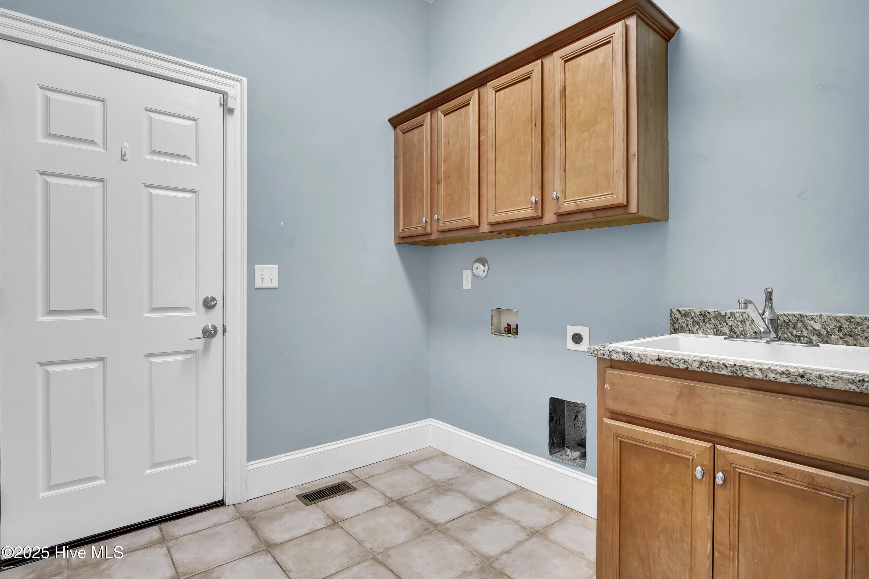 100518600 | Photo 35