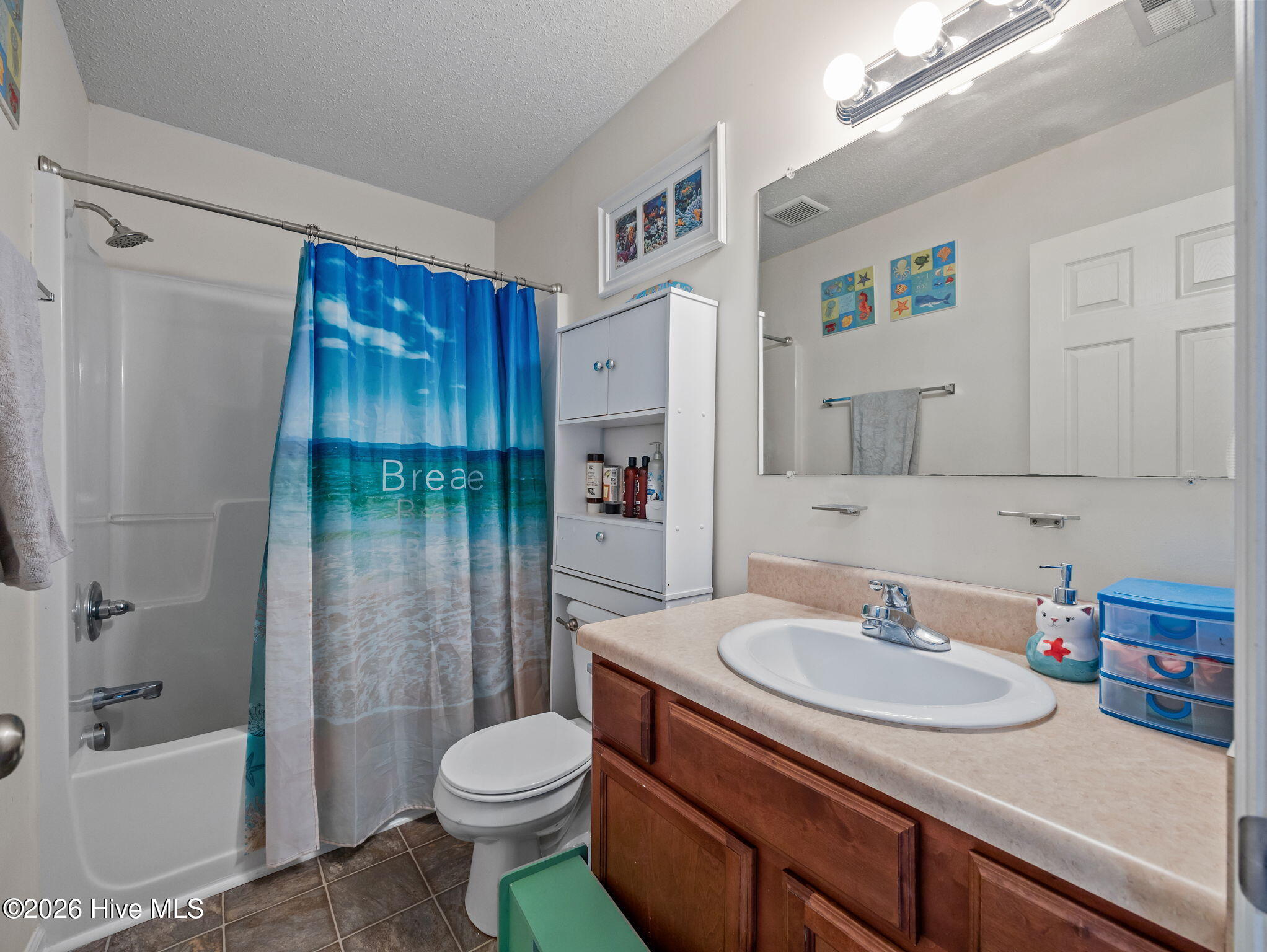 100568127 | Photo 30