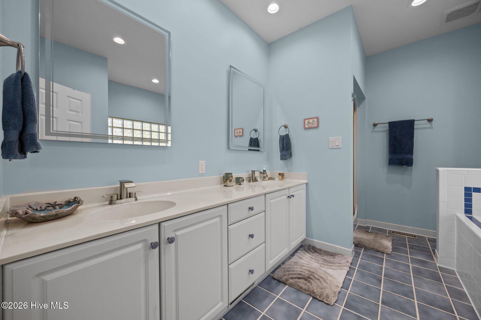 100547284 | Photo 24