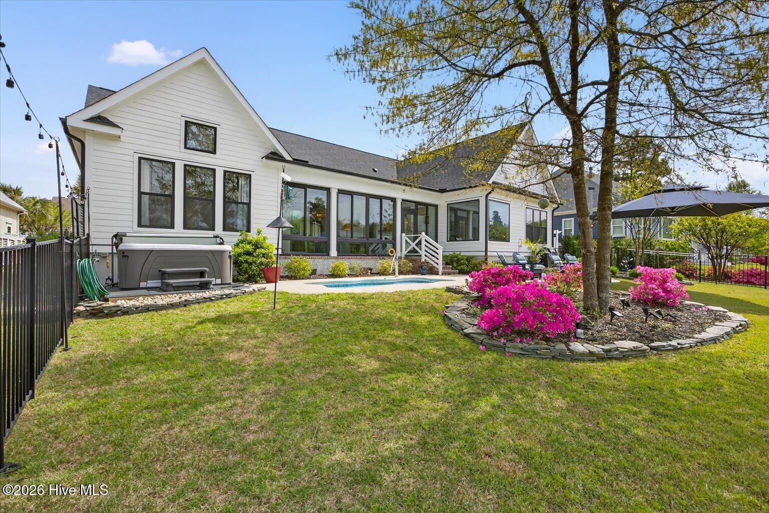 100566266 | Photo 62