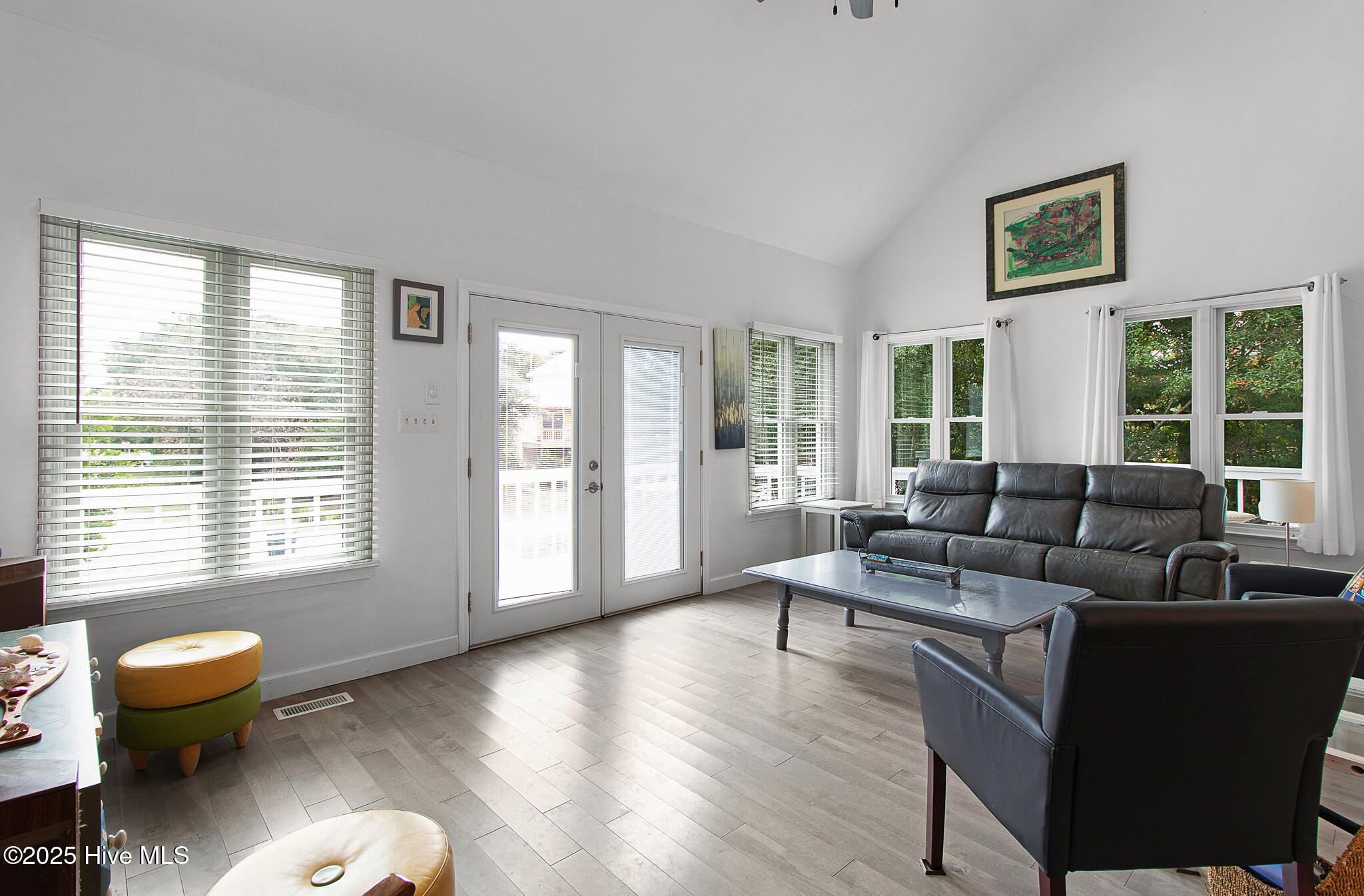 100533935 | Photo 10