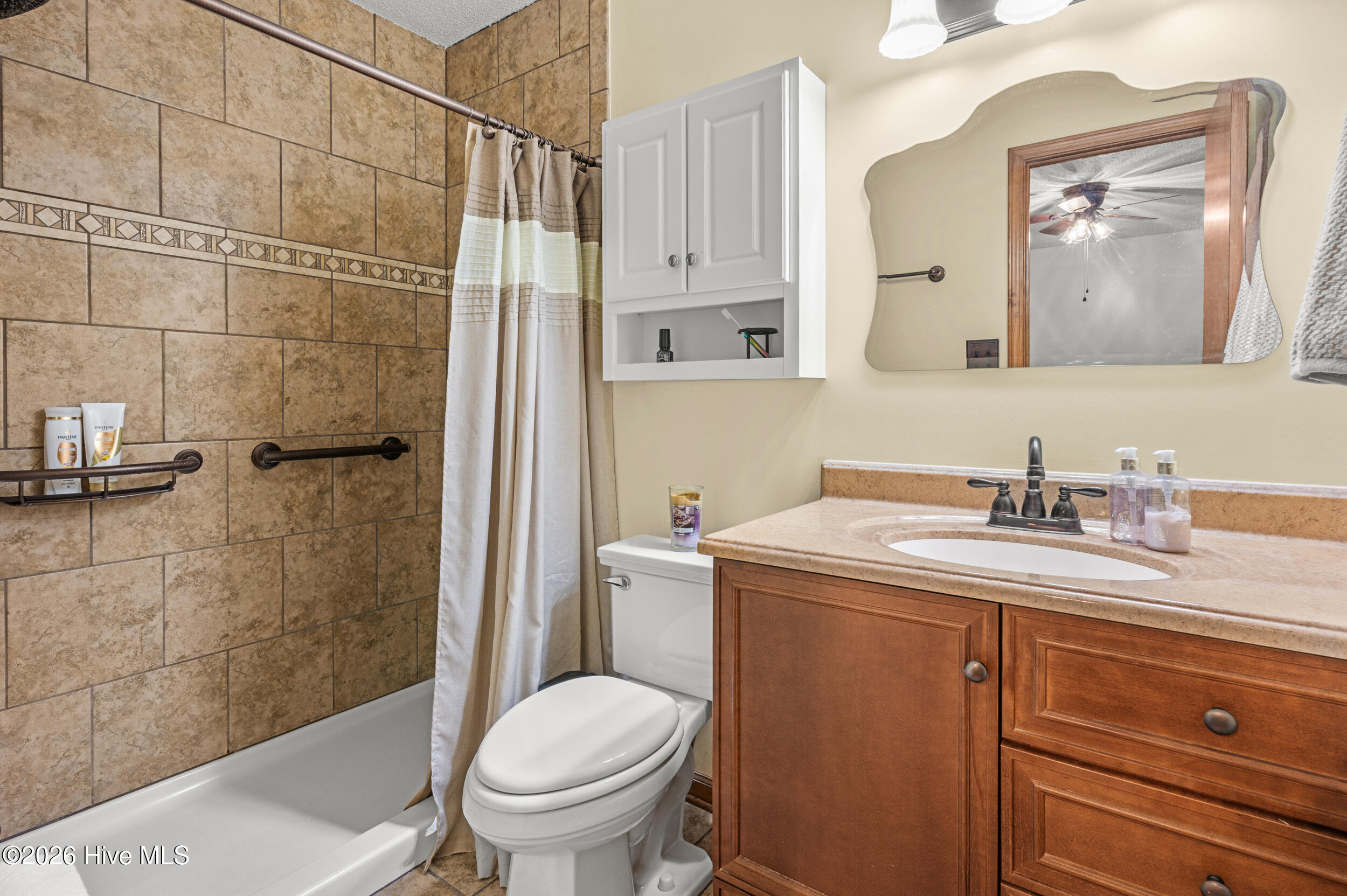 100568850 | Photo 19