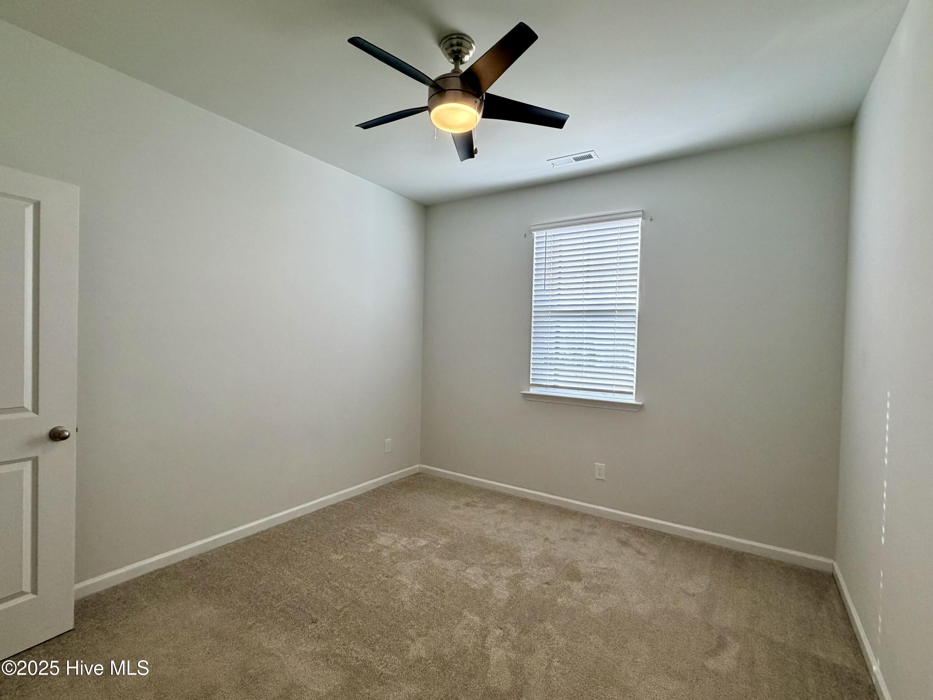 100545912 | Photo 11