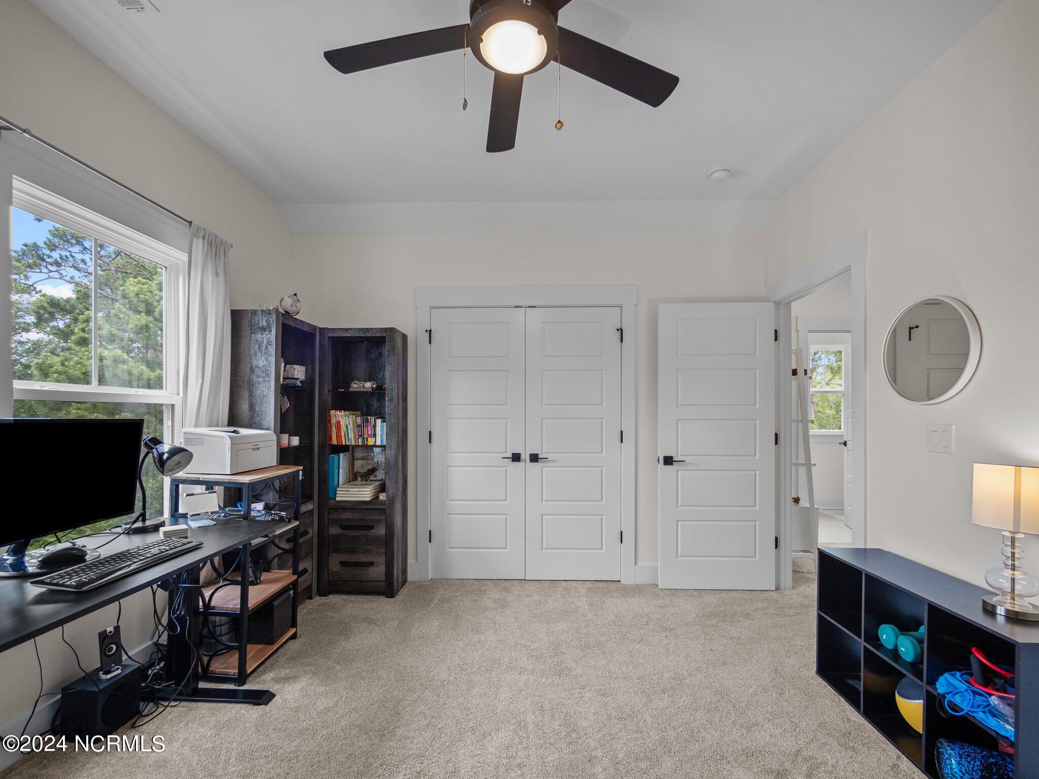 100560825 | Photo 32