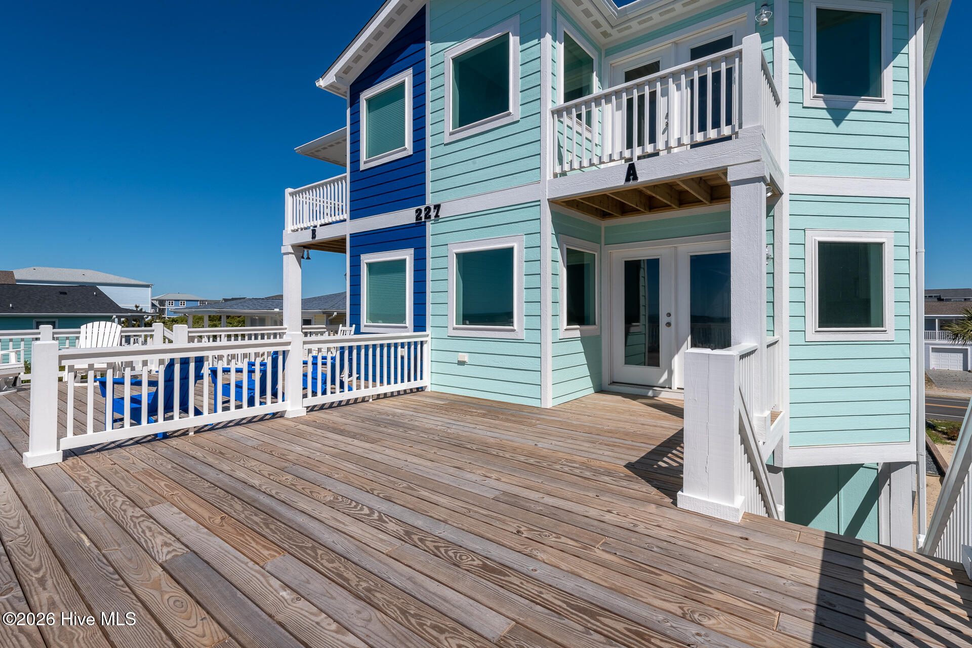 100568096 | Photo 57