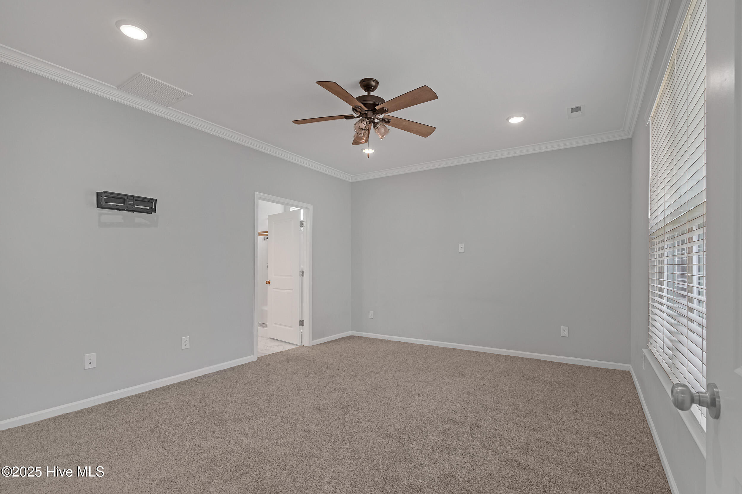 100544849 | Photo 23