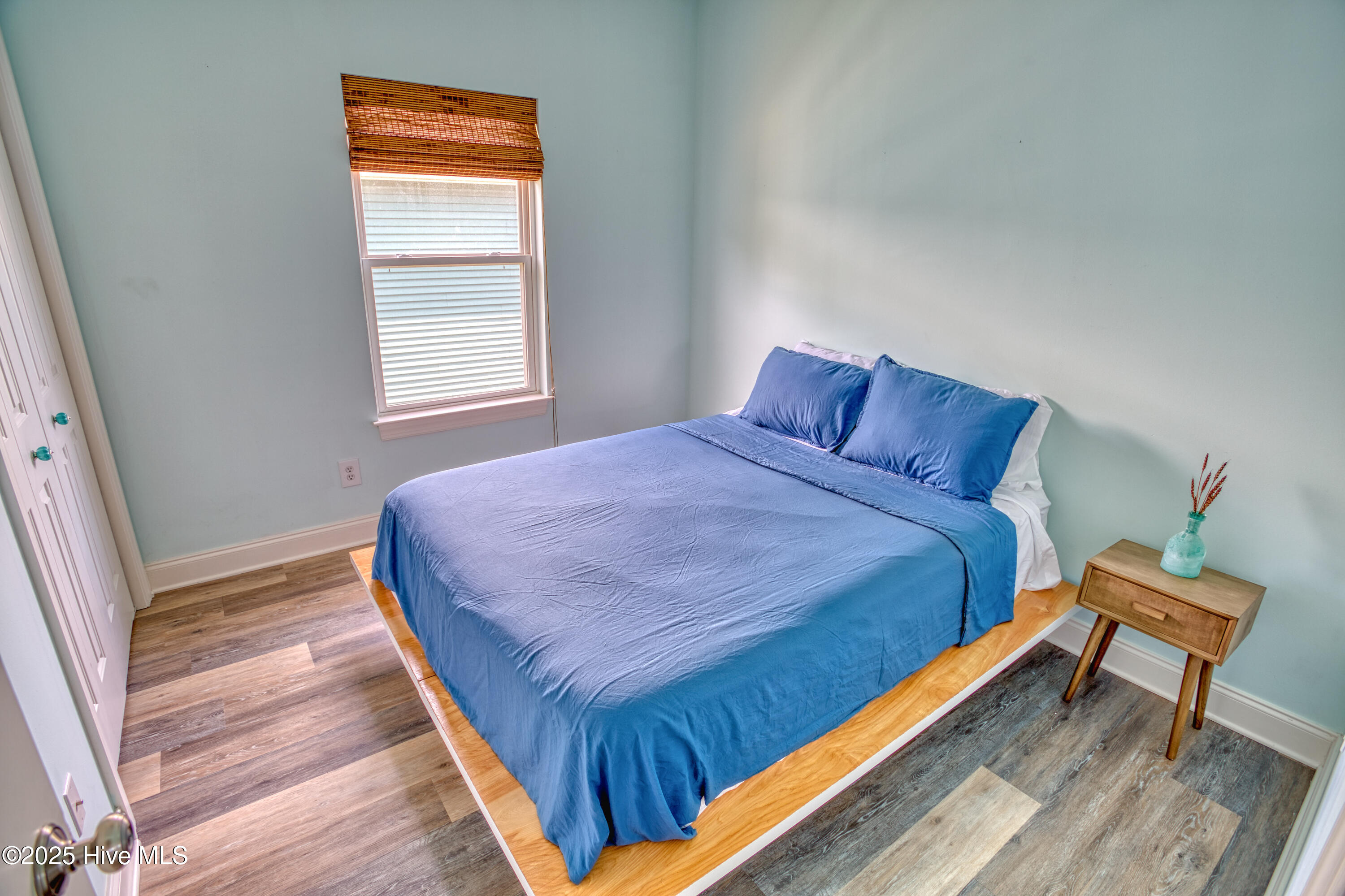 100559318 | Photo 12