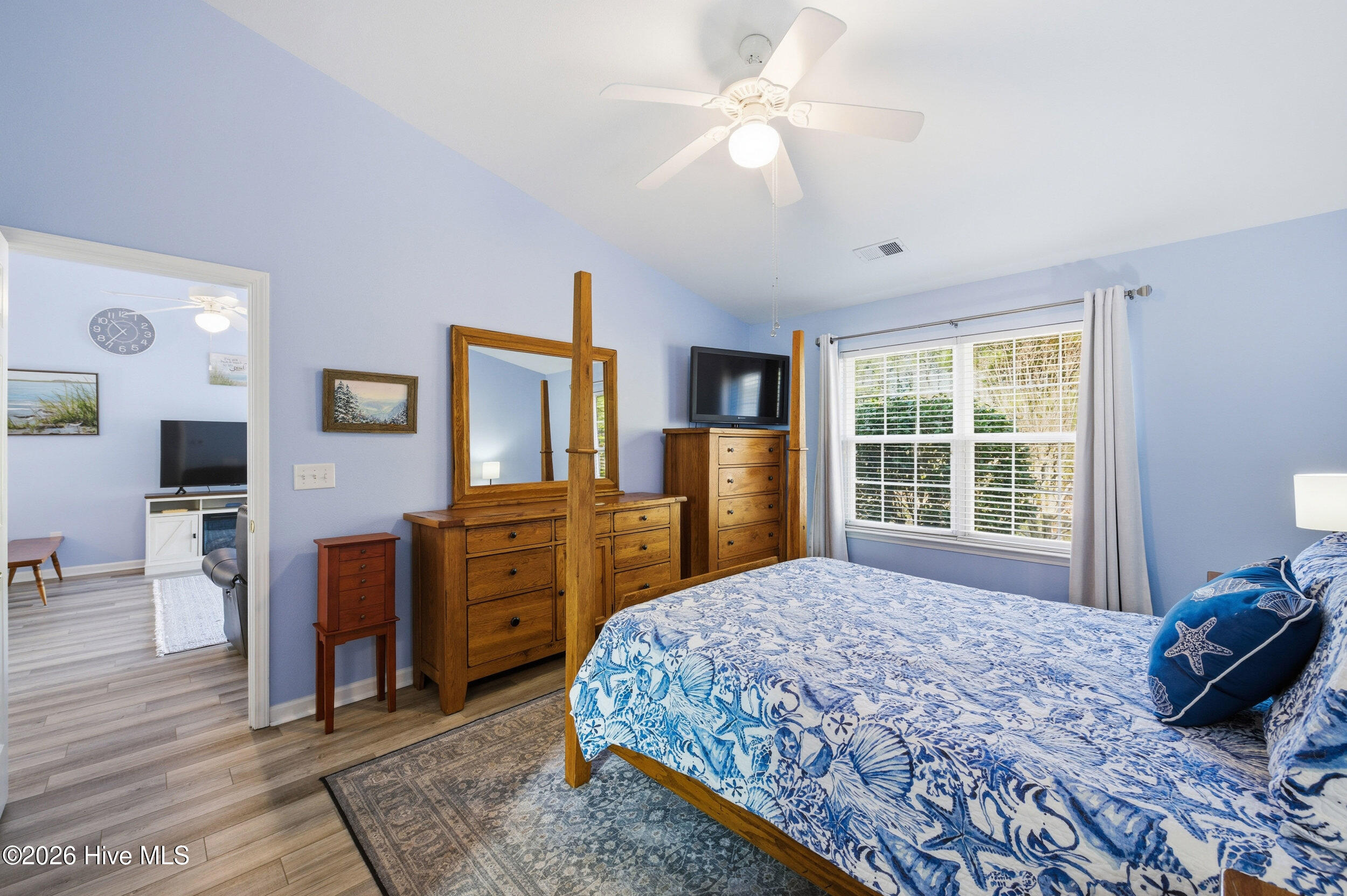 100548678 | Photo 16