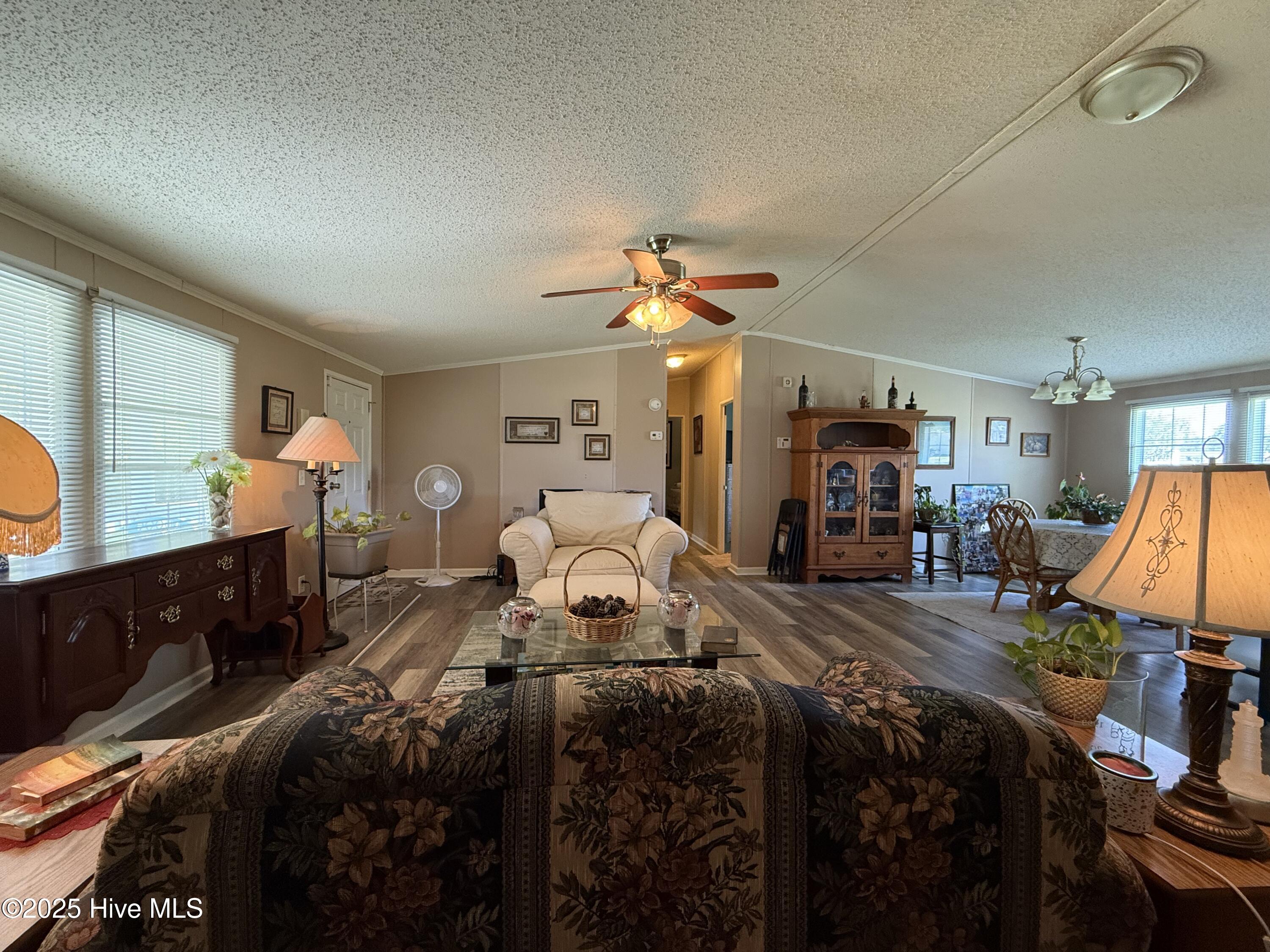 100502105 | Photo 17