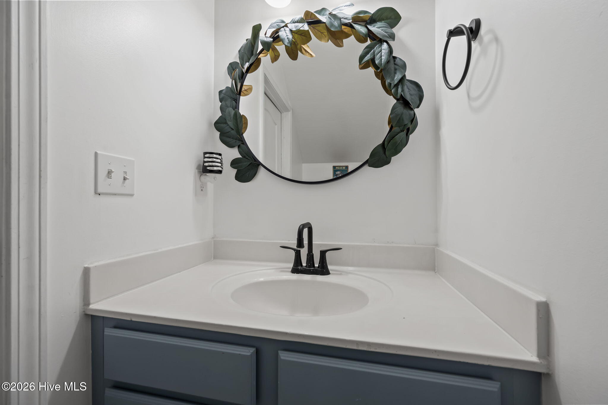 100560340 | Photo 25