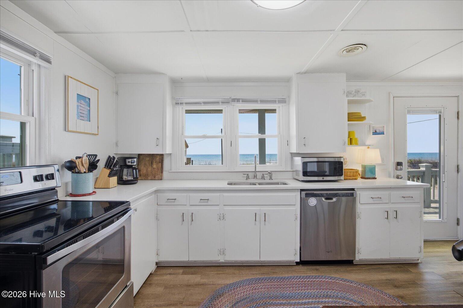 100568909 | Photo 25