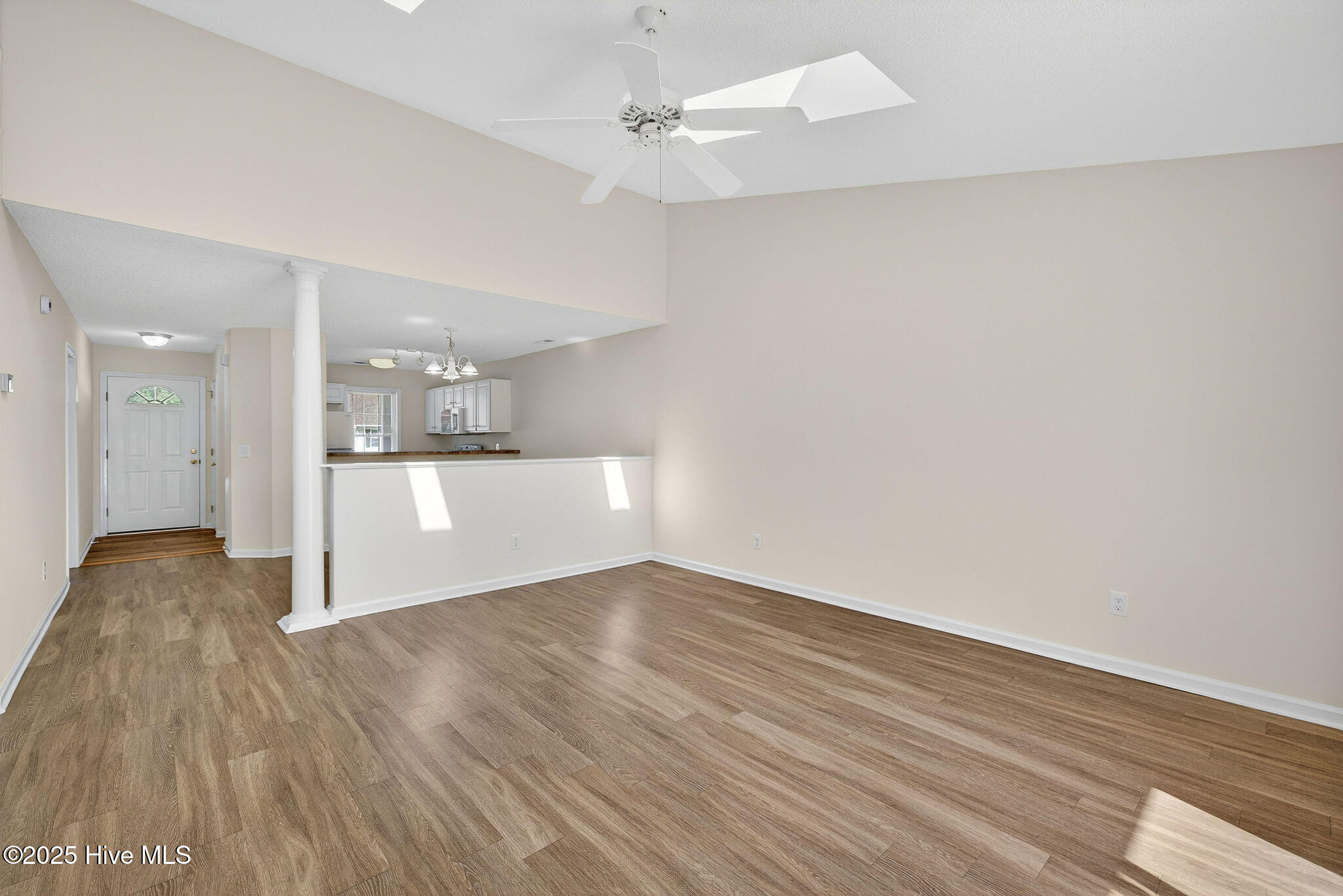 100537353 | Photo 18