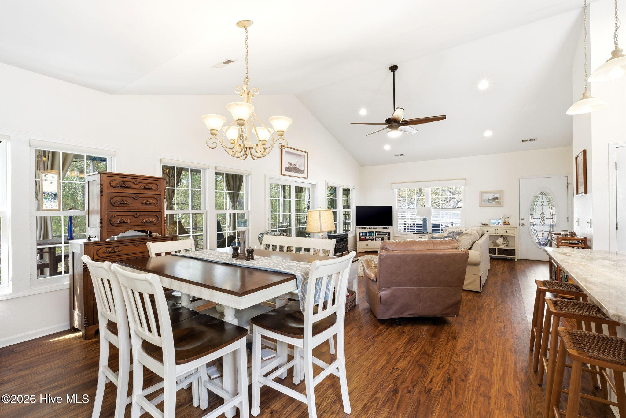 100565063 | Photo 27